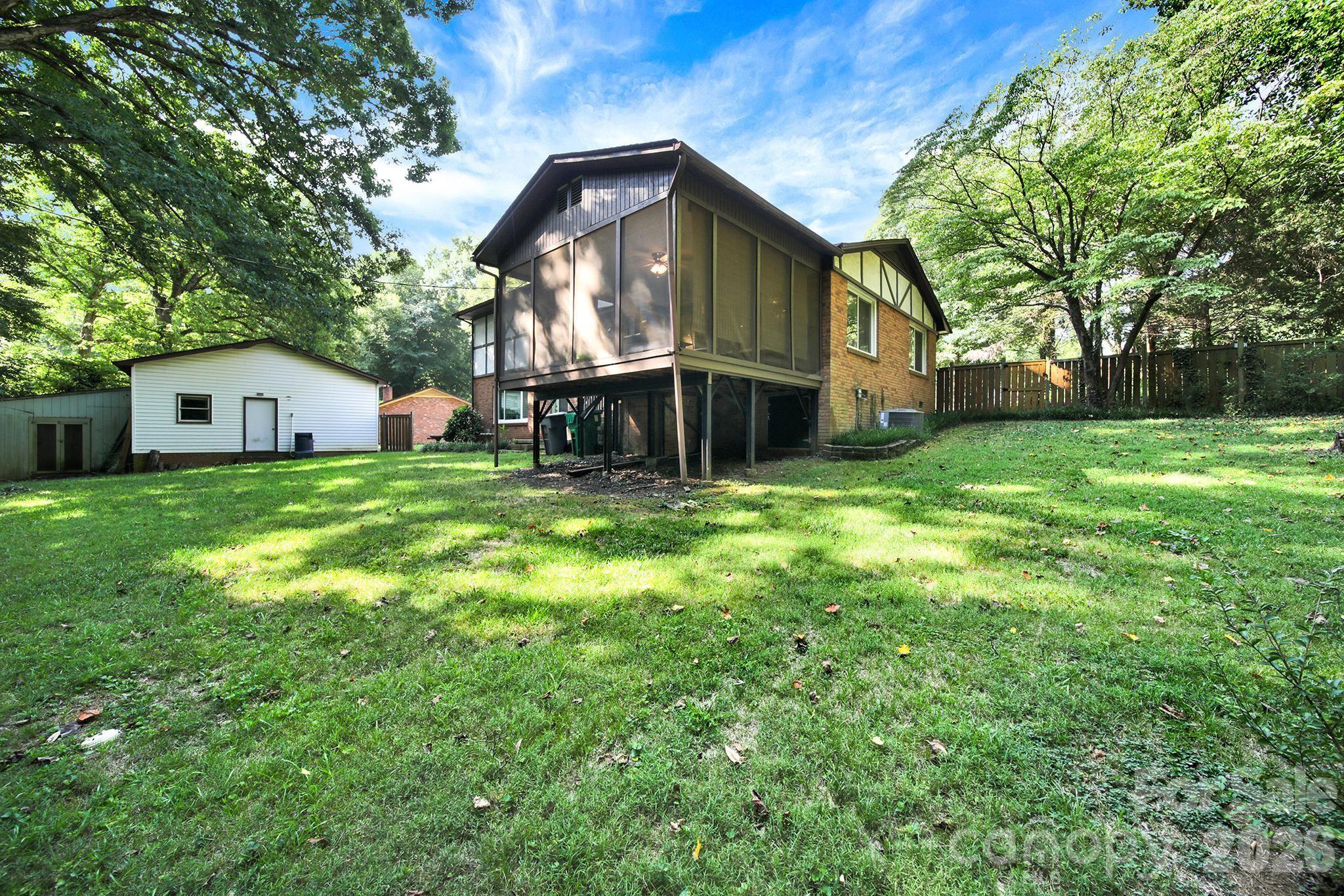 2311 Laurelwood Circle Property Photo 31