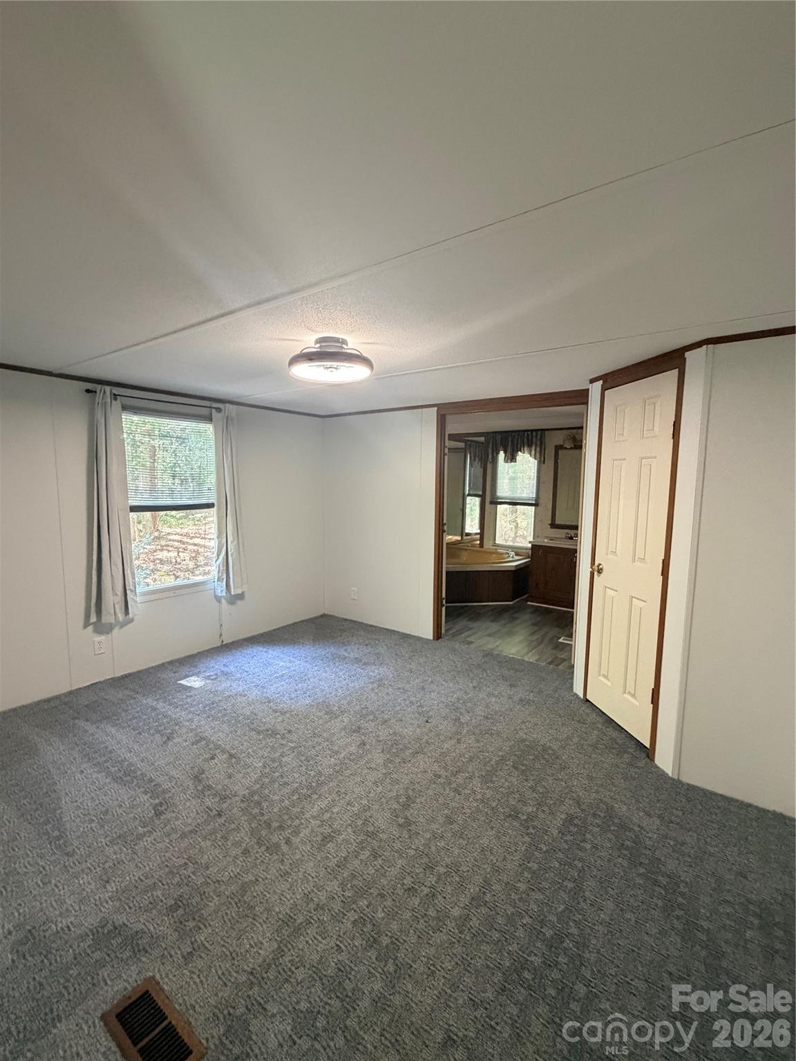 3910 Winter Road Property Photo 9