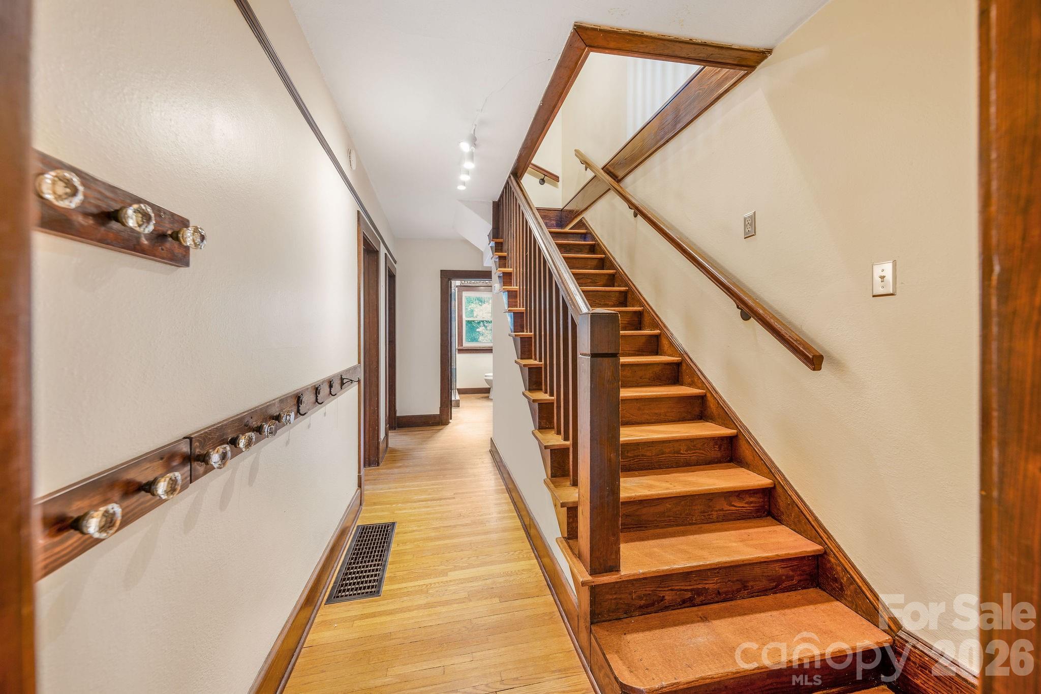 33 Fairfax Avenue Property Photo 26