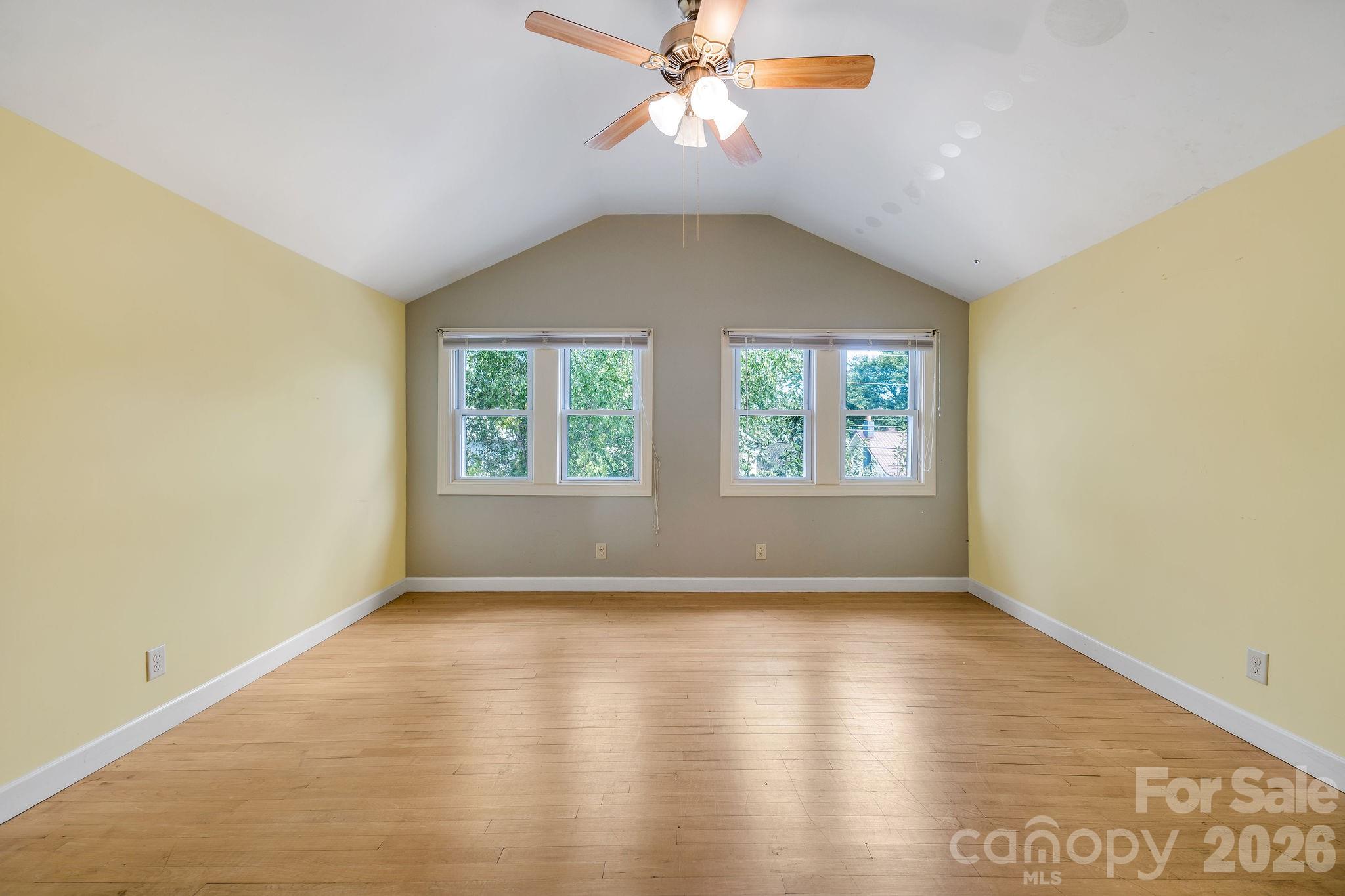 33 Fairfax Avenue Property Photo 30