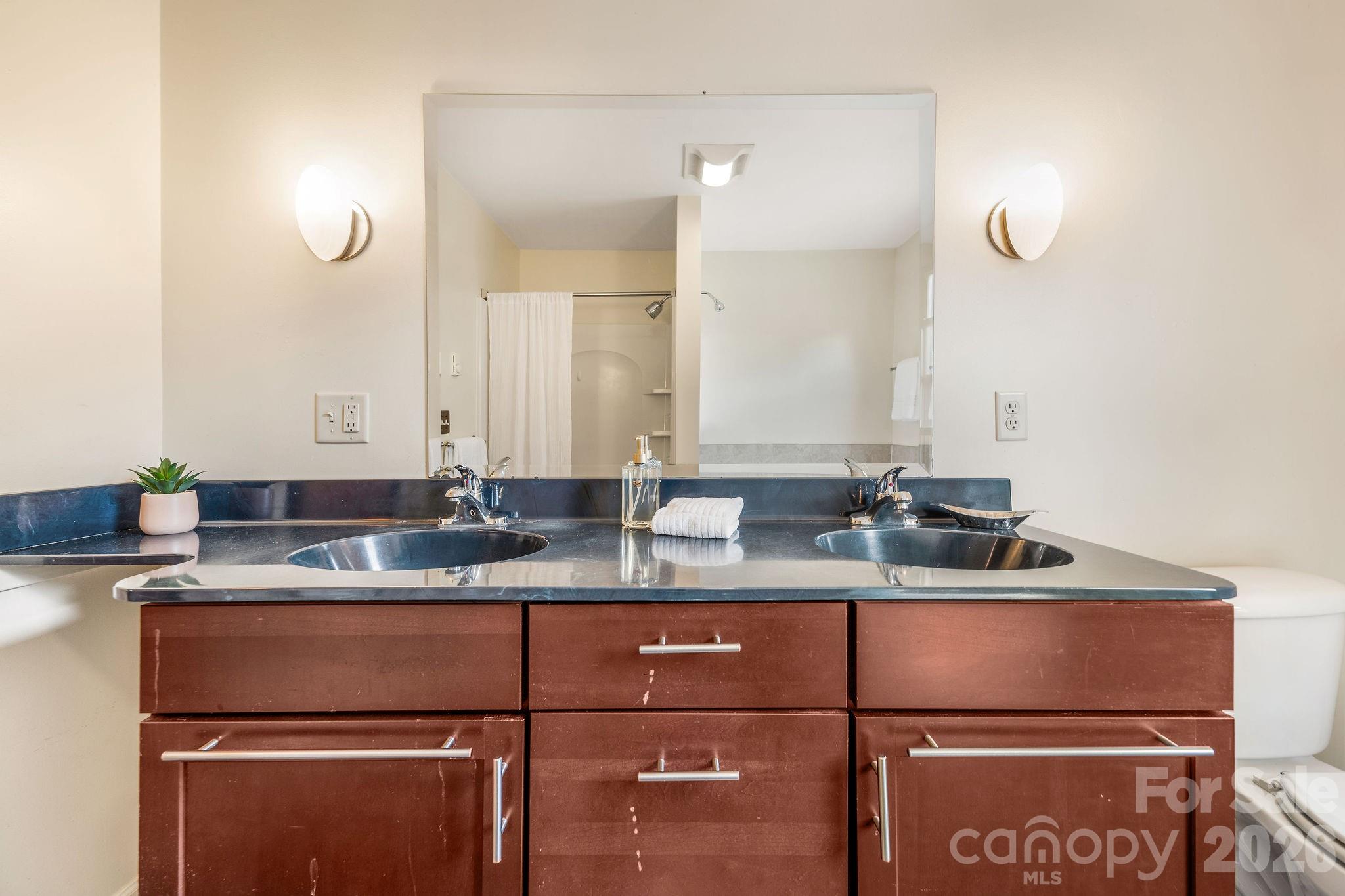 33 Fairfax Avenue Property Photo 35