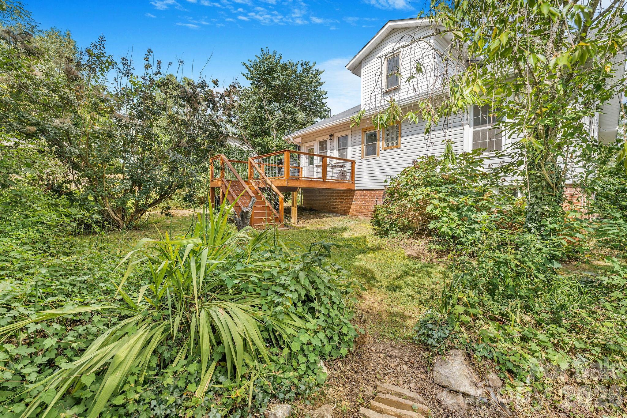 33 Fairfax Avenue Property Photo 37