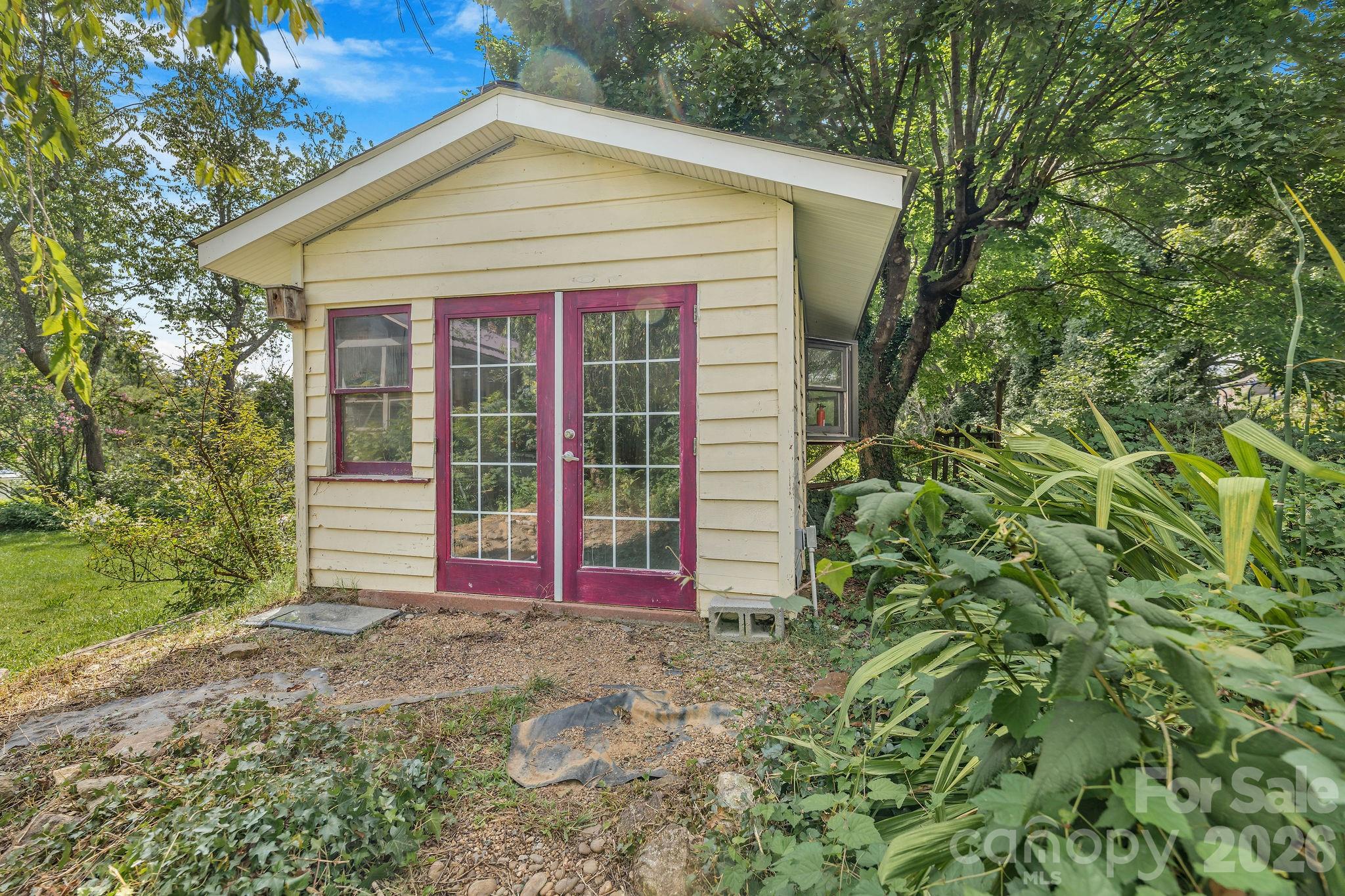 33 Fairfax Avenue Property Photo 38