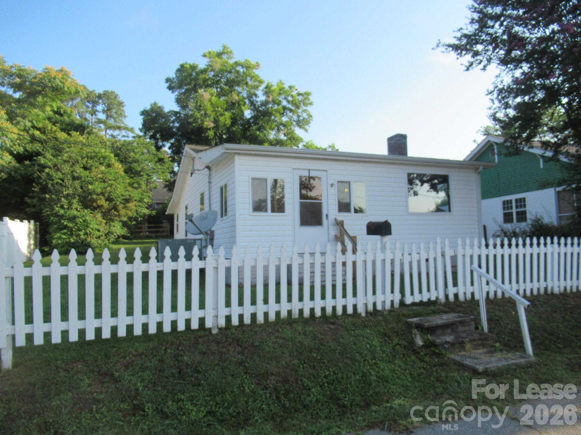 306 W 2nd Street Property Photo 1