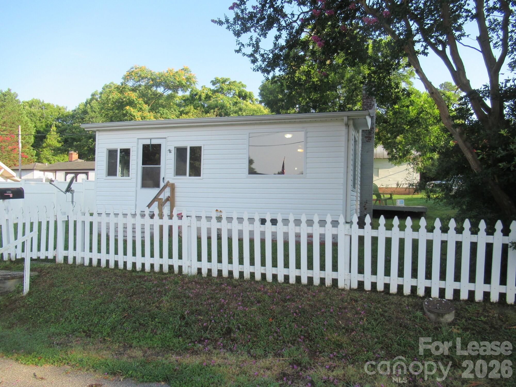 306 W 2nd Street Property Photo 2