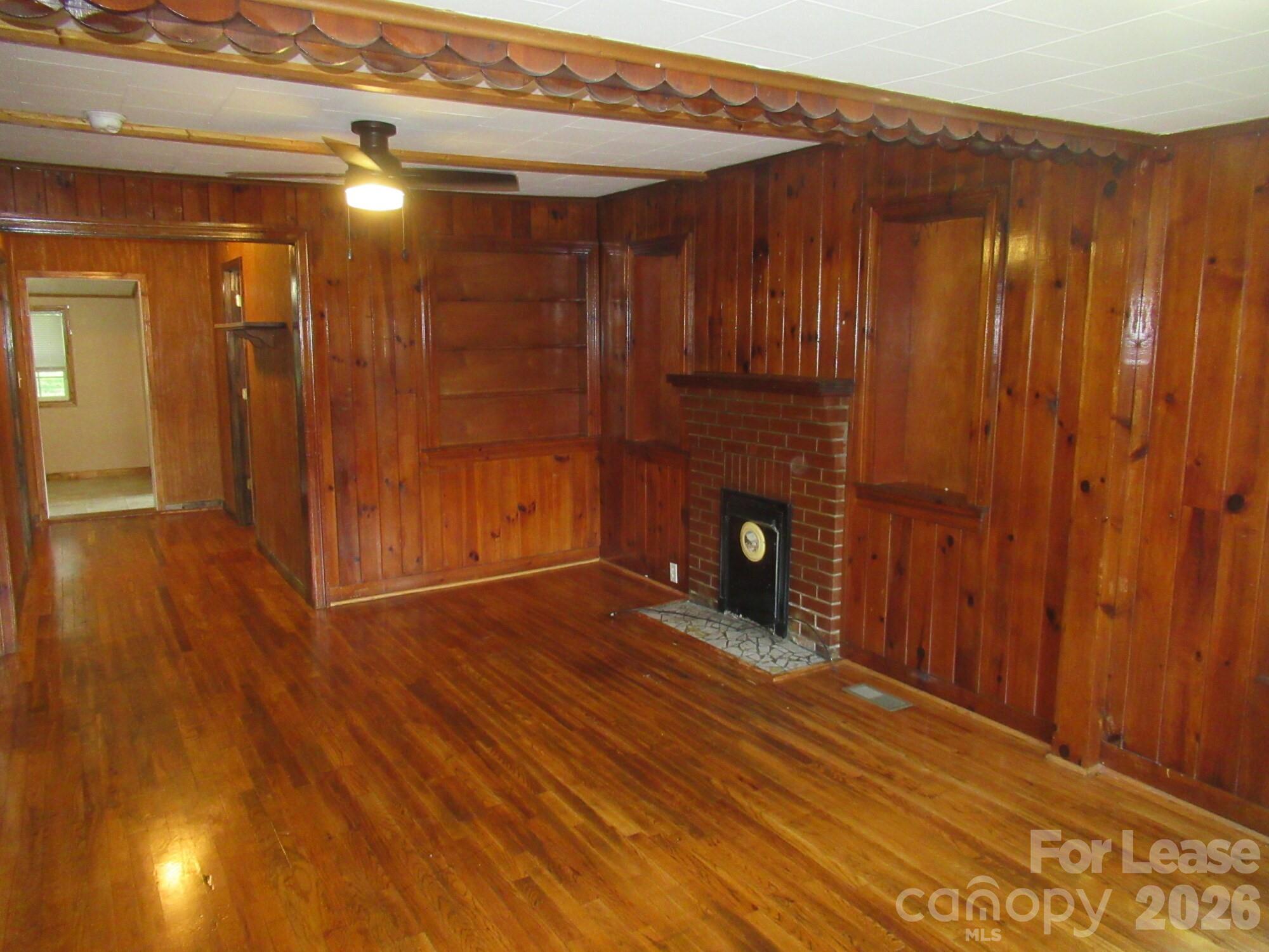 306 W 2nd Street Property Photo 4