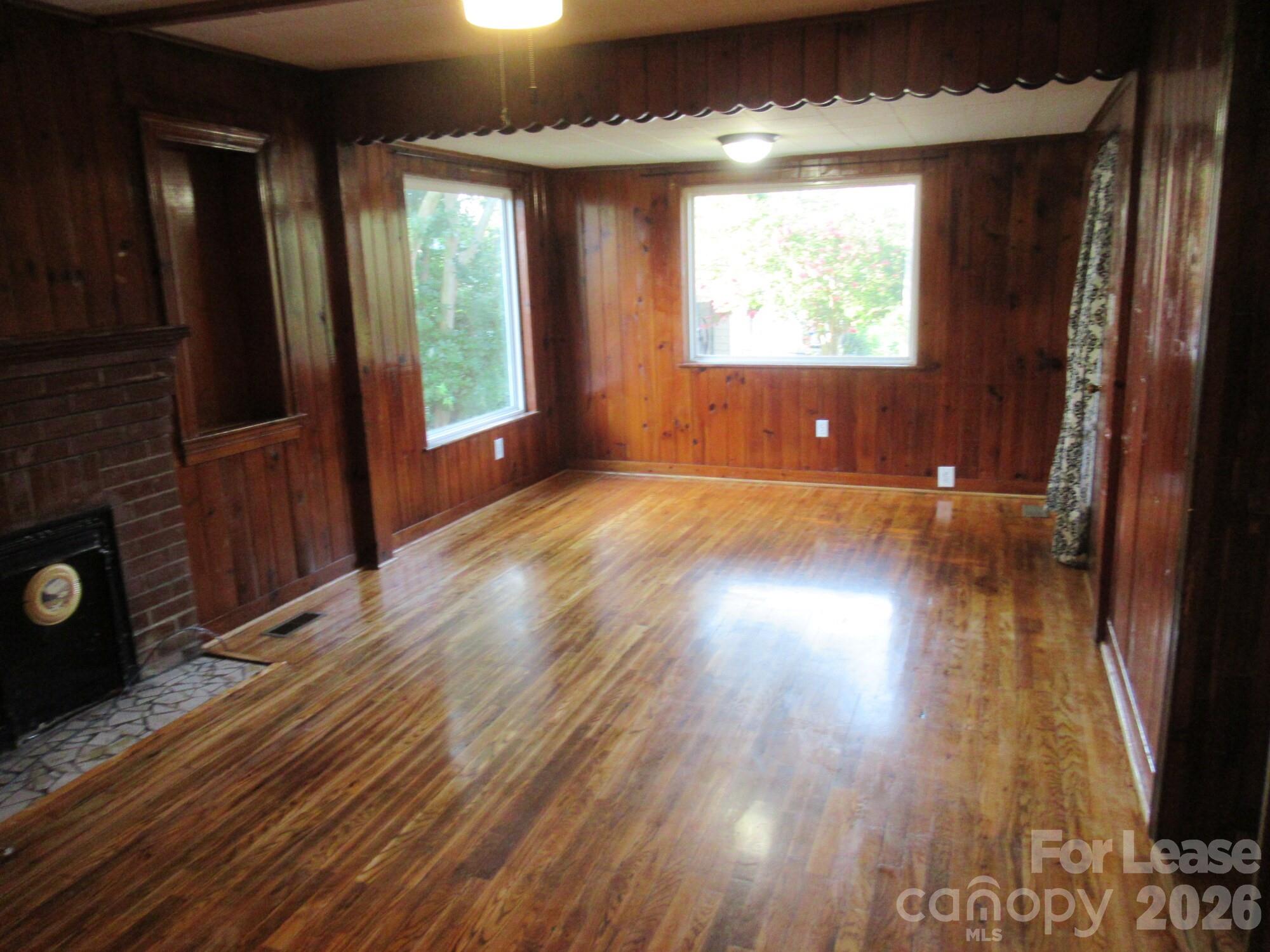 306 W 2nd Street Property Photo 5