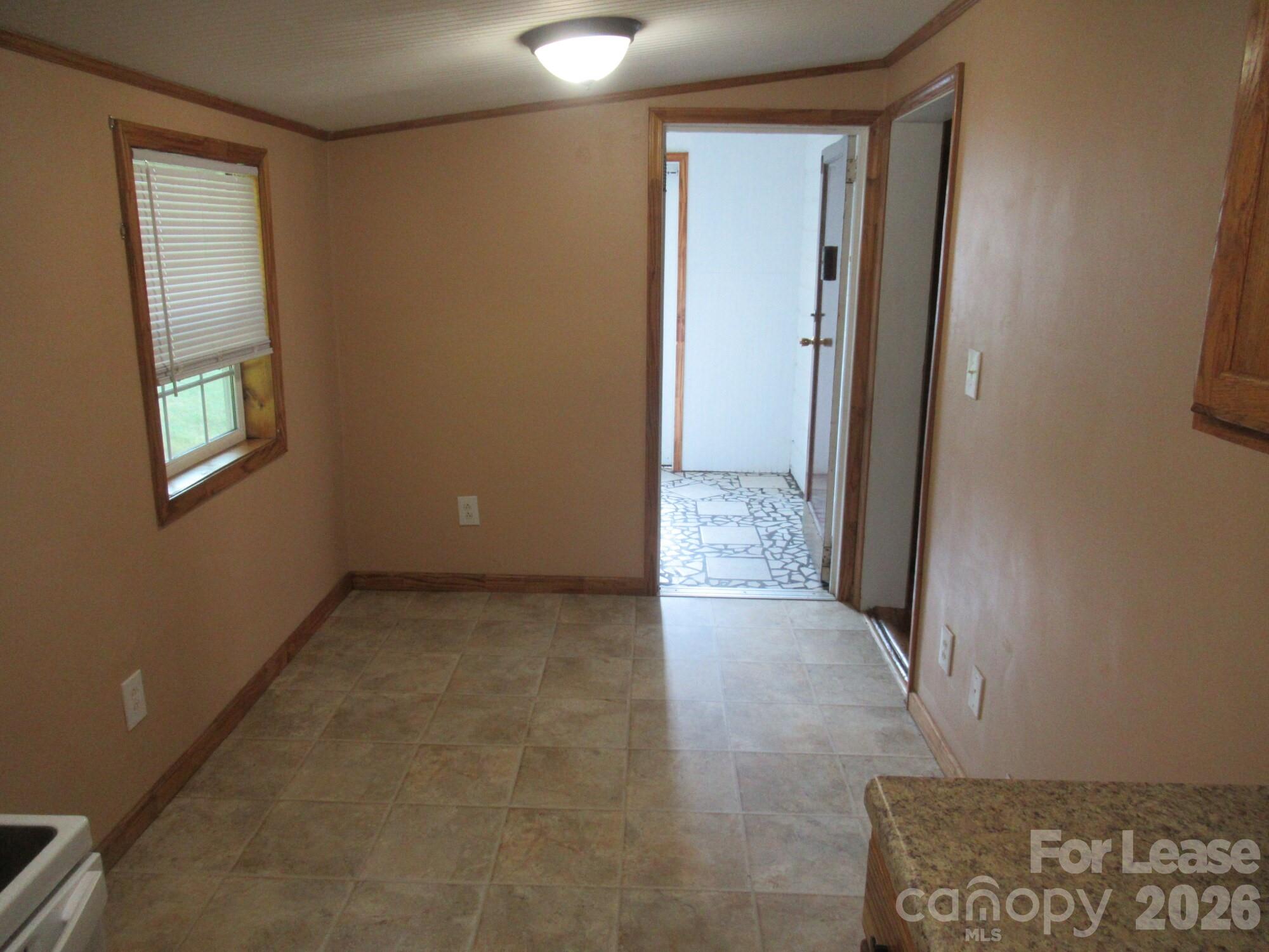 306 W 2nd Street Property Photo 8