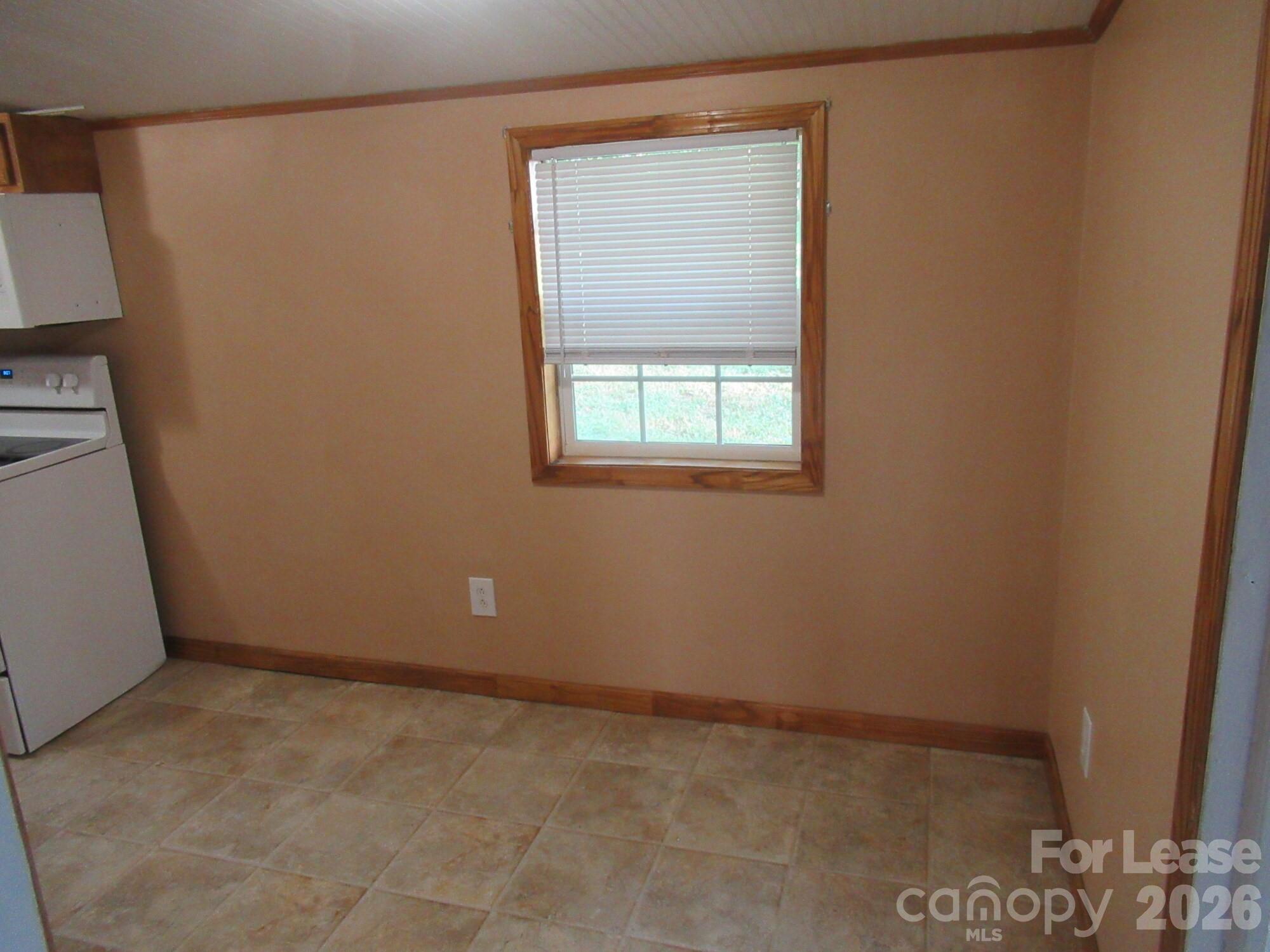 306 W 2nd Street Property Photo 9