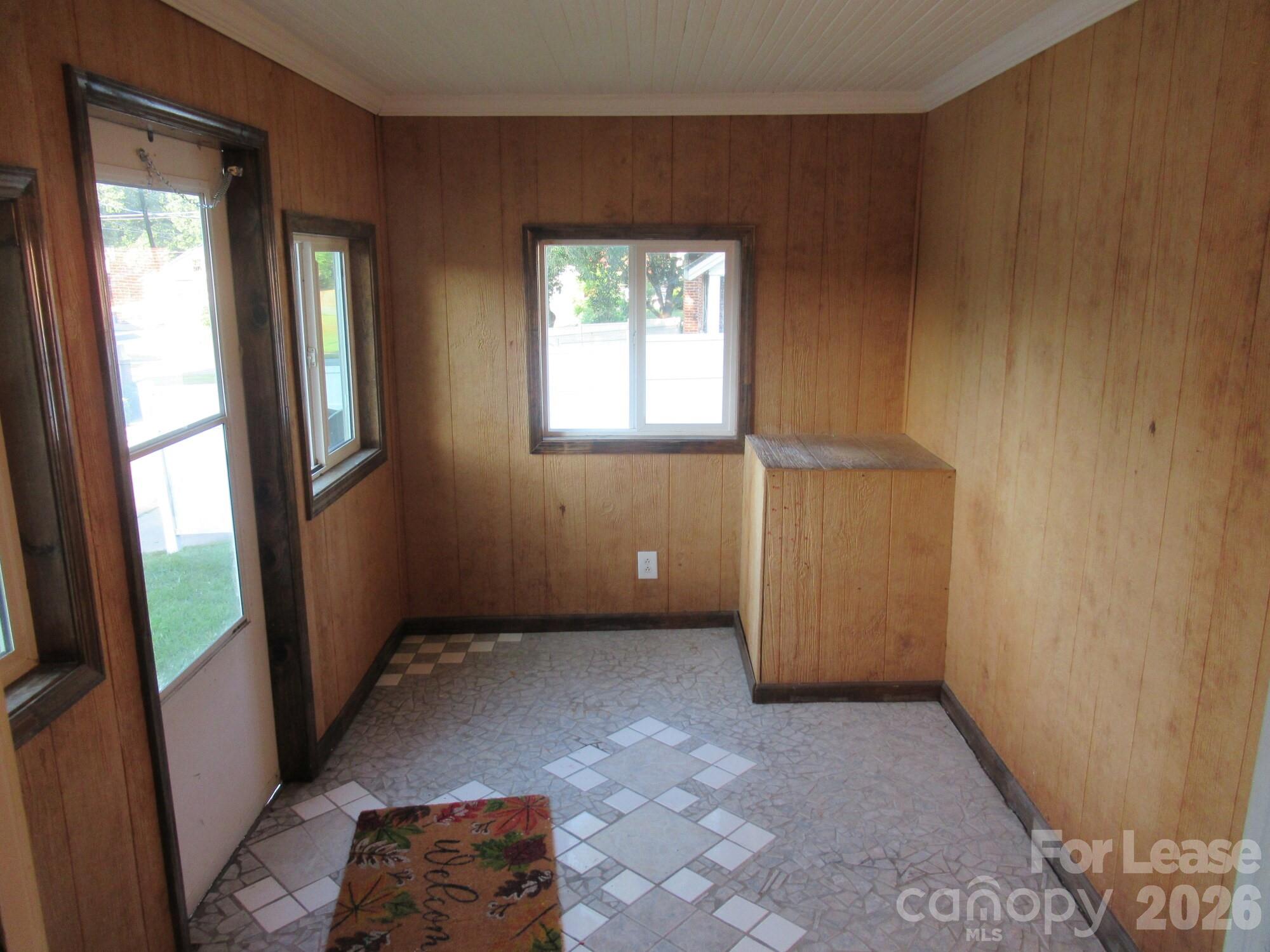 306 W 2nd Street Property Photo 10