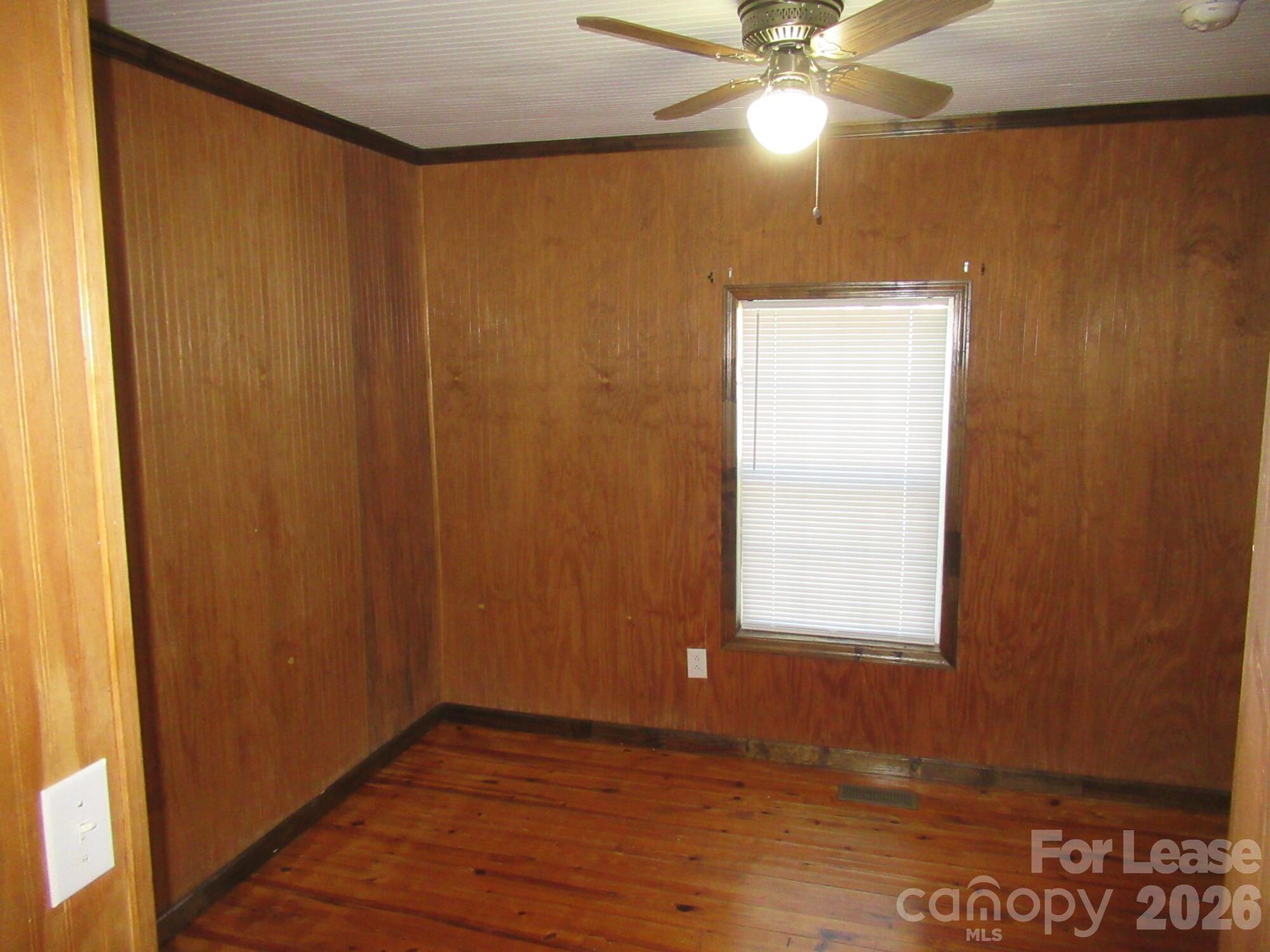 306 W 2nd Street Property Photo 11
