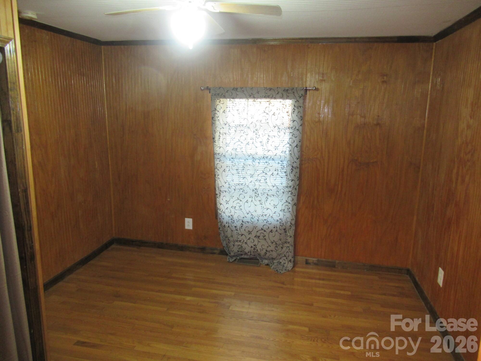 306 W 2nd Street Property Photo 16