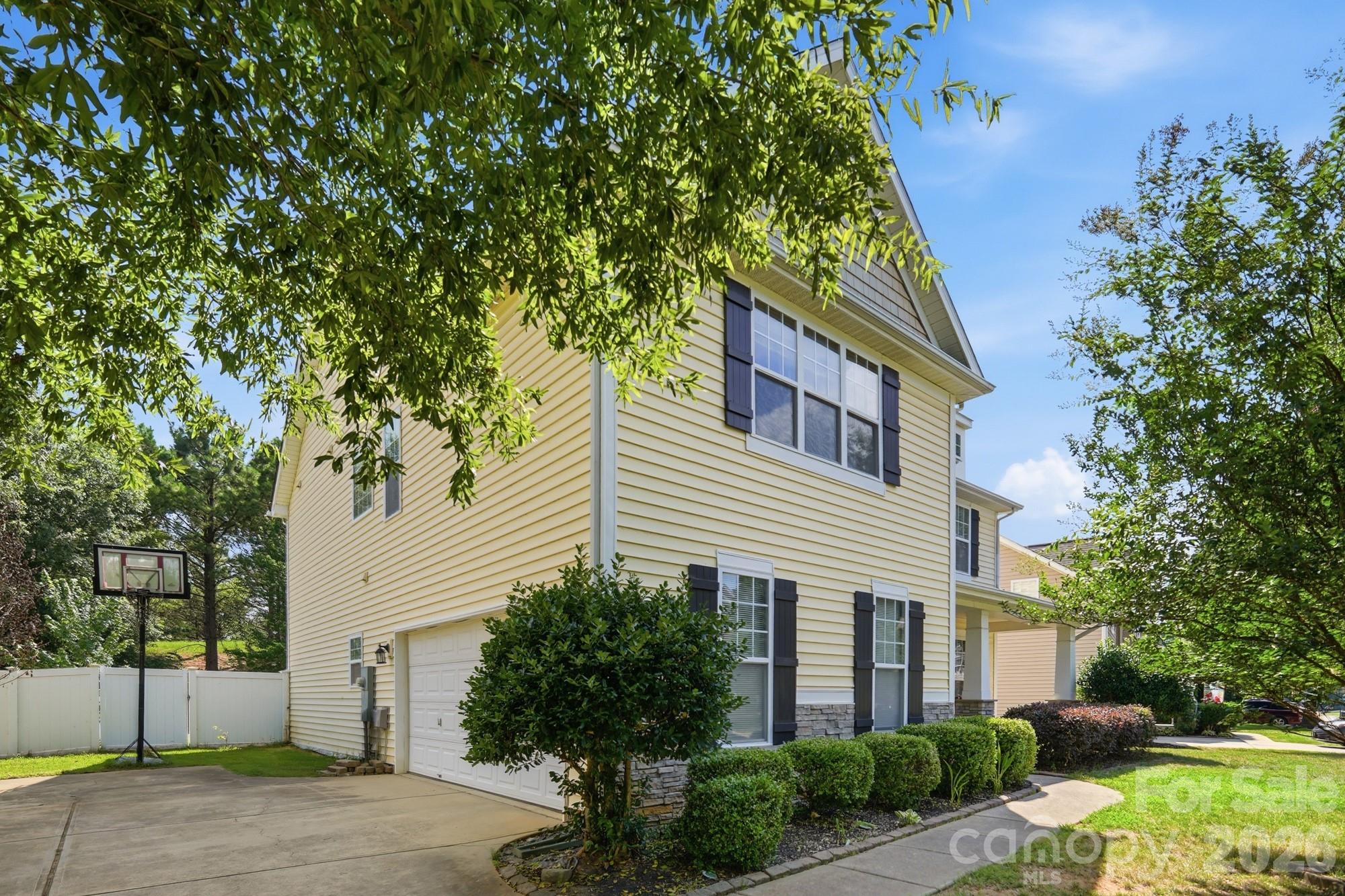 6014 Magna Lane Property Photo 3
