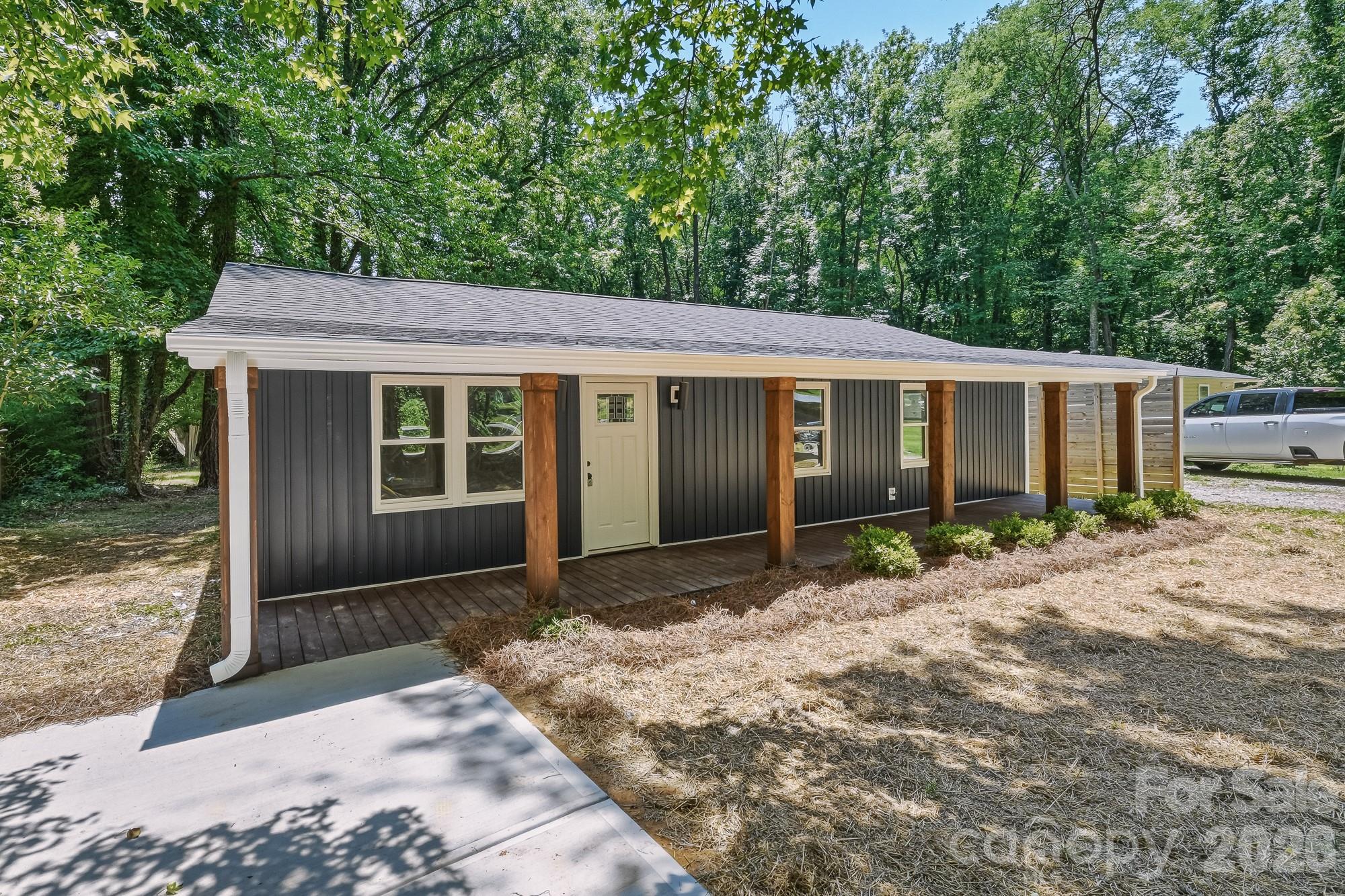 1936 Lakedell Drive Property Photo 2