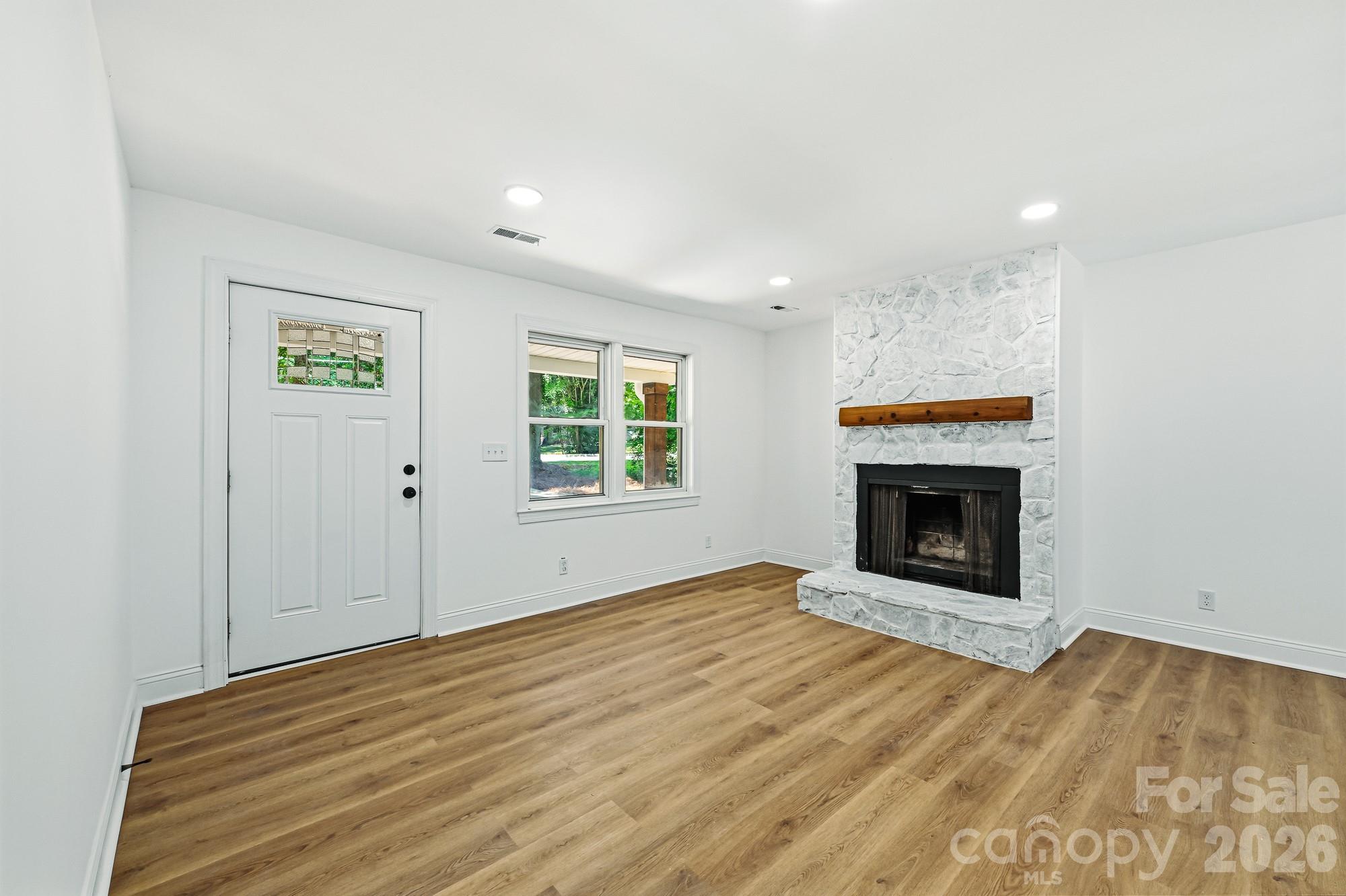 1936 Lakedell Drive Property Photo 9