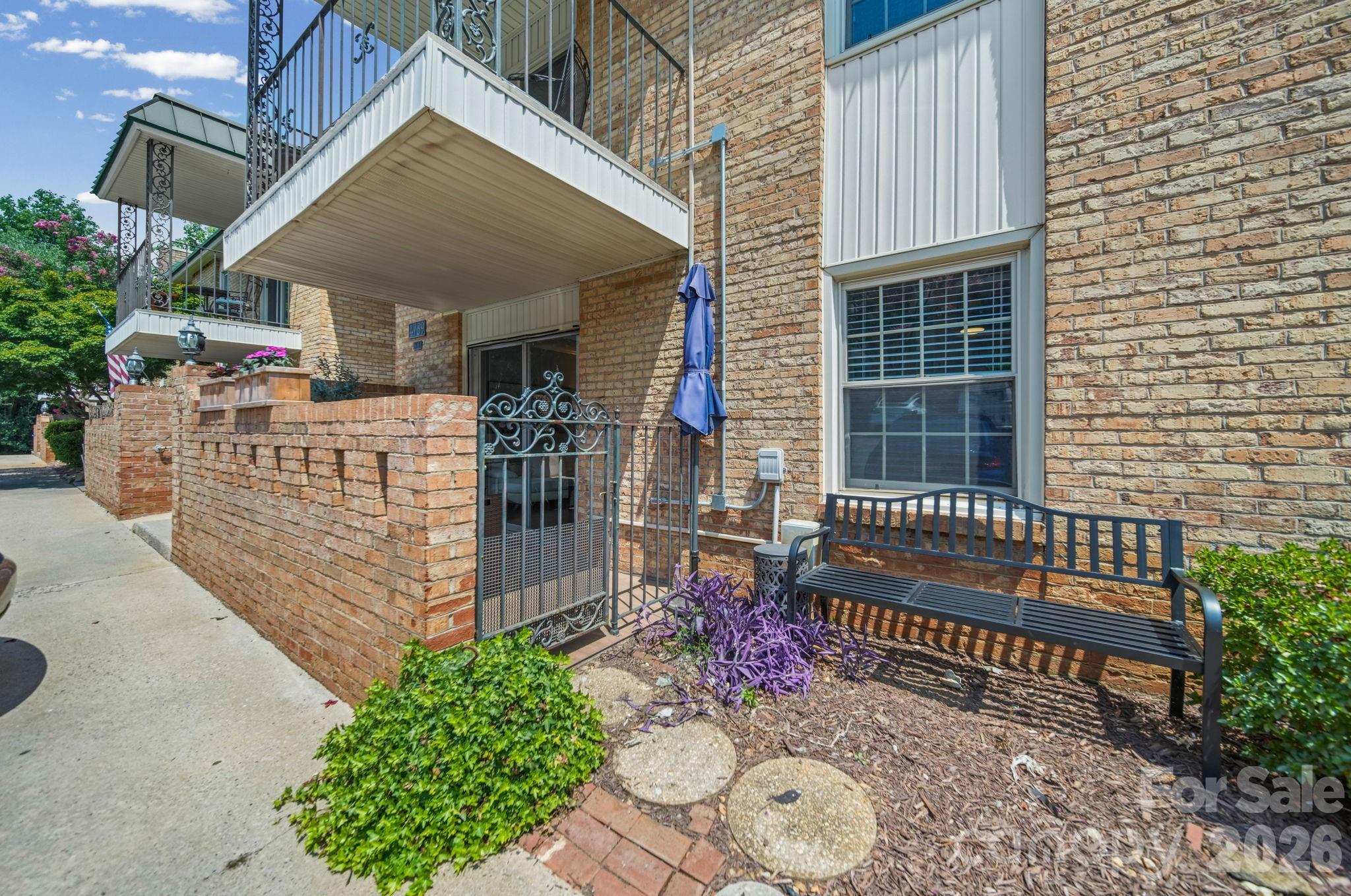 4739 Hedgemore Drive N Property Photo 1