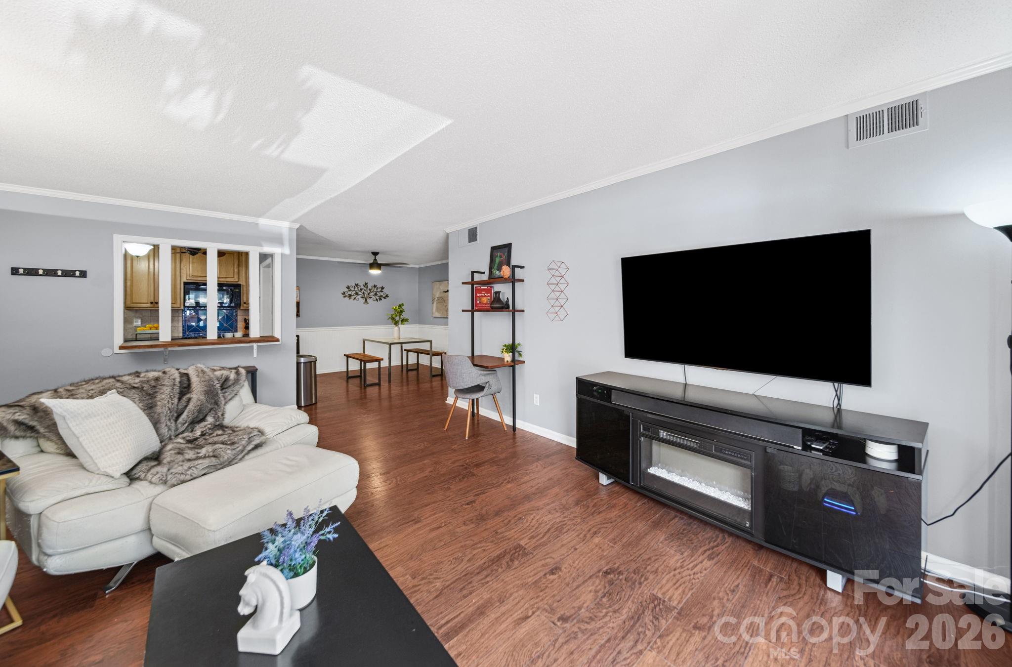 4739 Hedgemore Drive N Property Photo 7