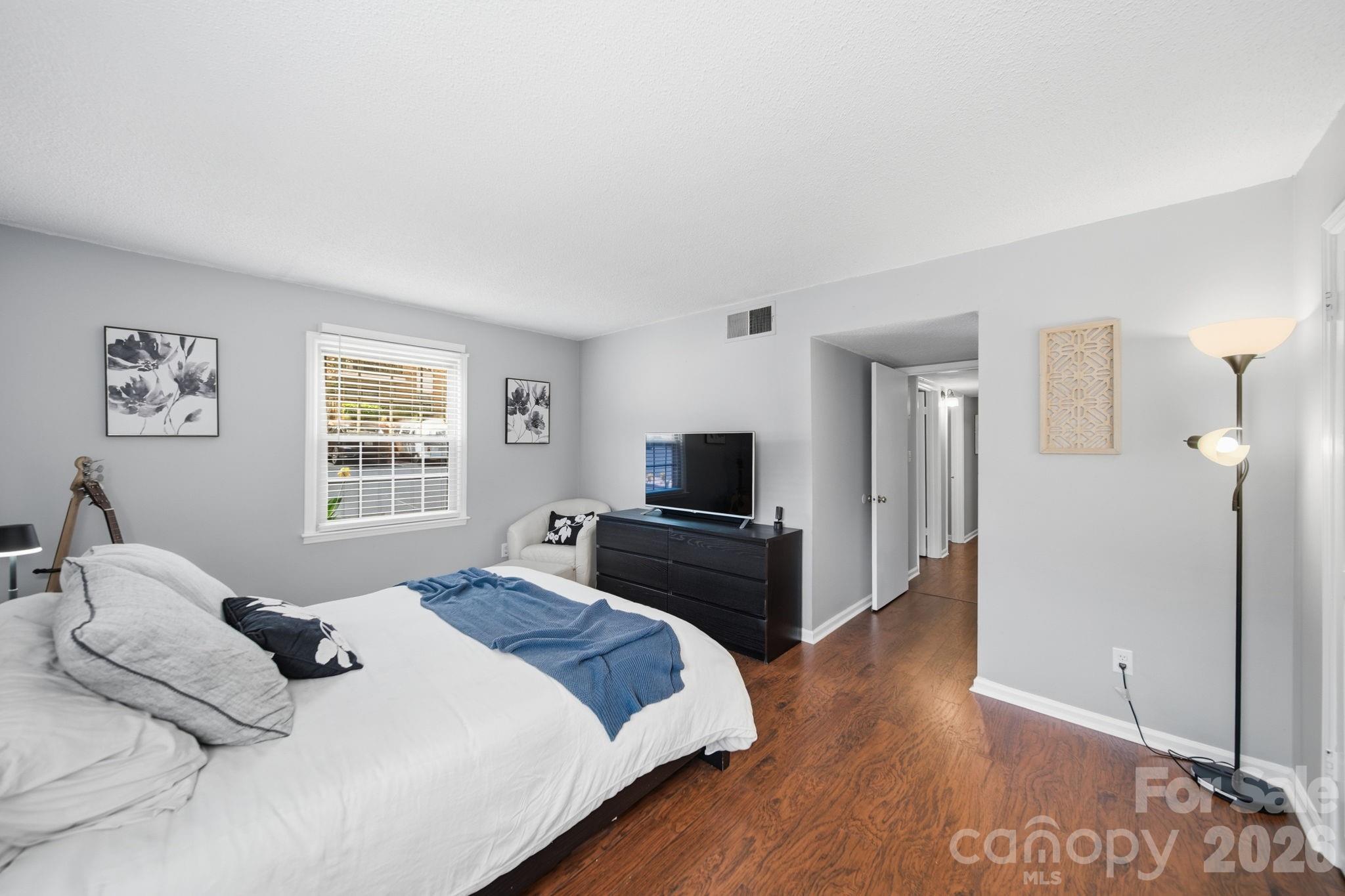 4739 Hedgemore Drive N Property Photo 14
