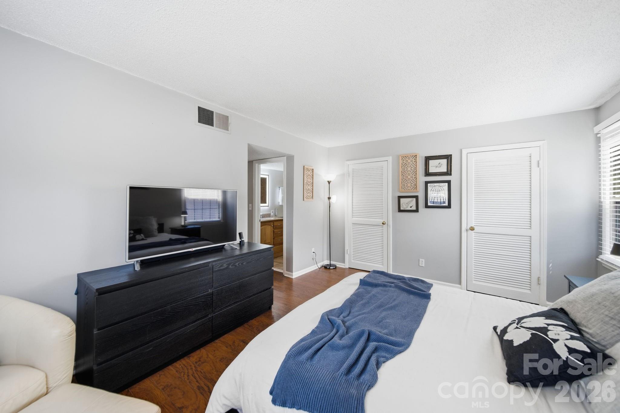 4739 Hedgemore Drive N Property Photo 15