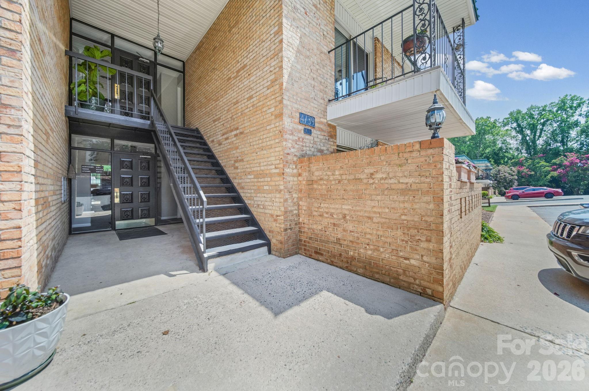 4739 Hedgemore Drive N Property Photo 27