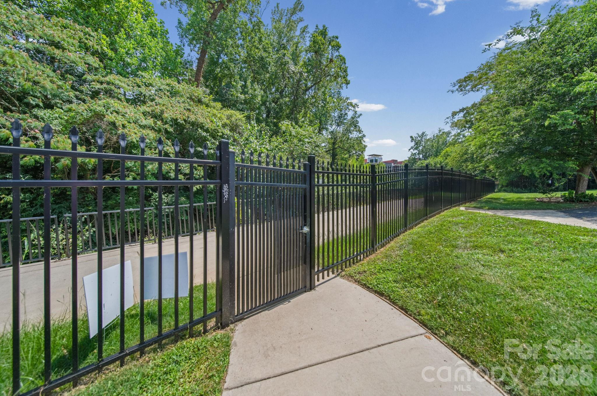 4739 Hedgemore Drive N Property Photo 30