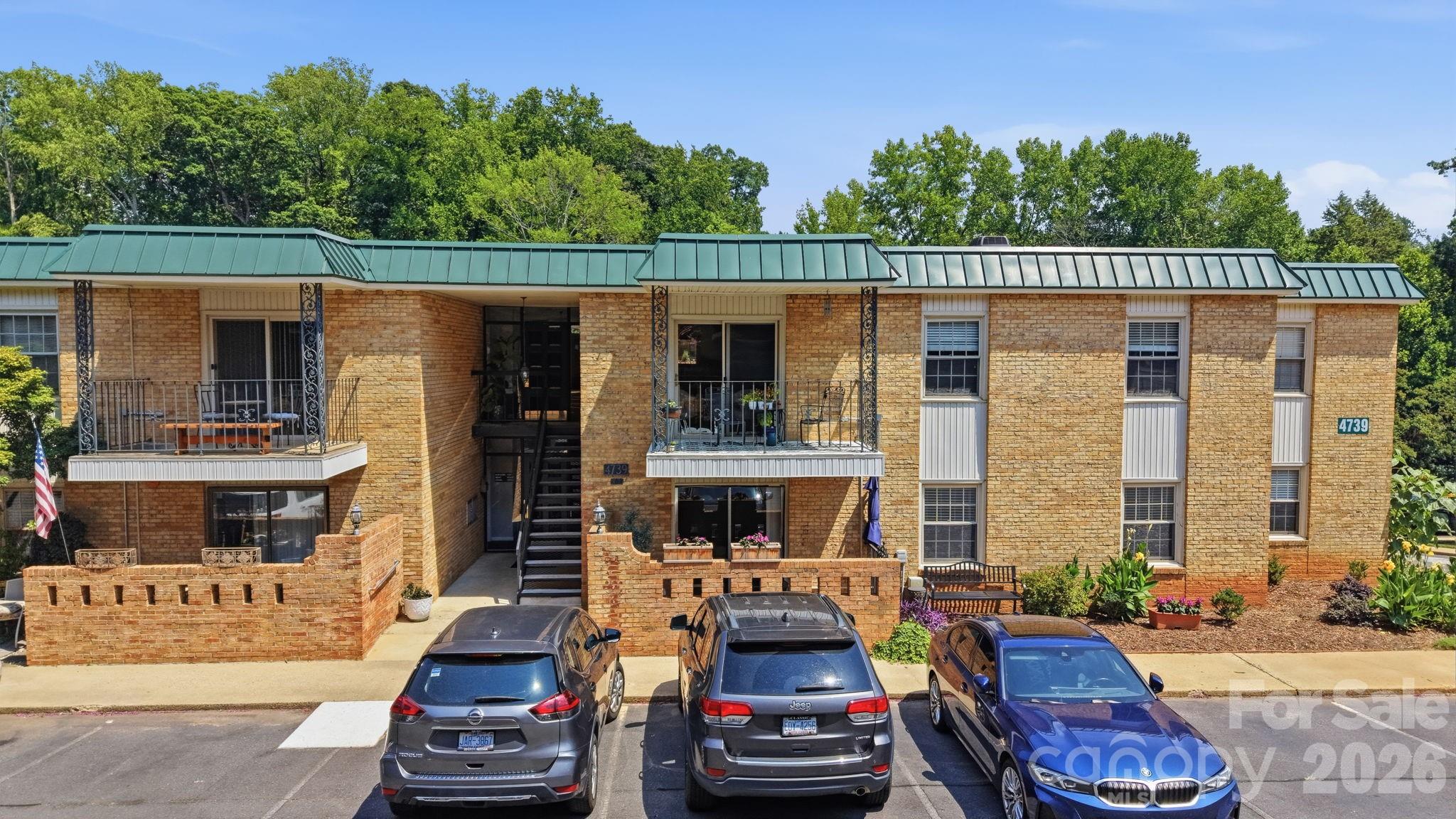 4739 Hedgemore Drive N Property Photo 35