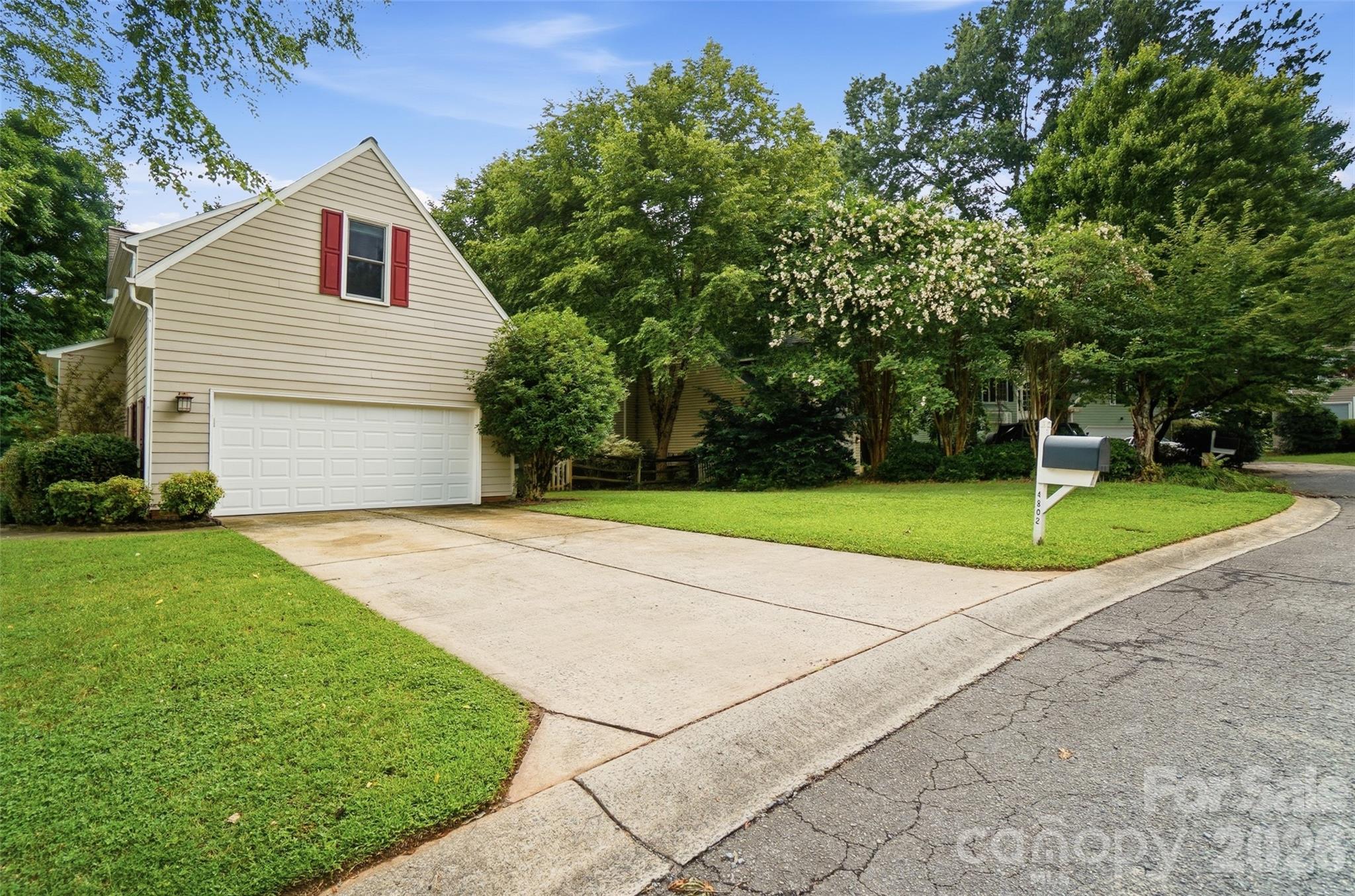 4802 Bridle Ridge Lane Property Photo 2