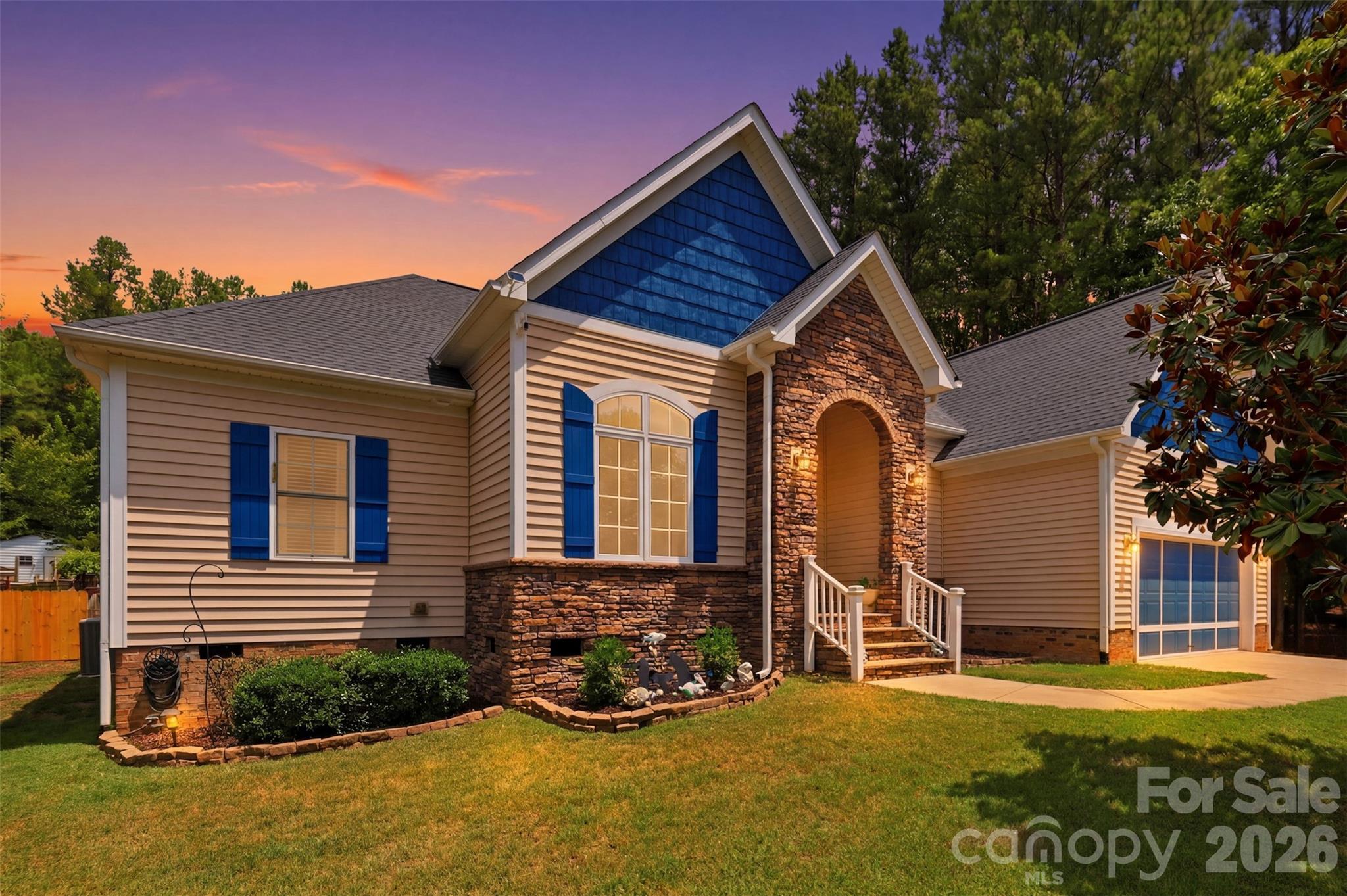 630 Kenway Loop Property Photo 3
