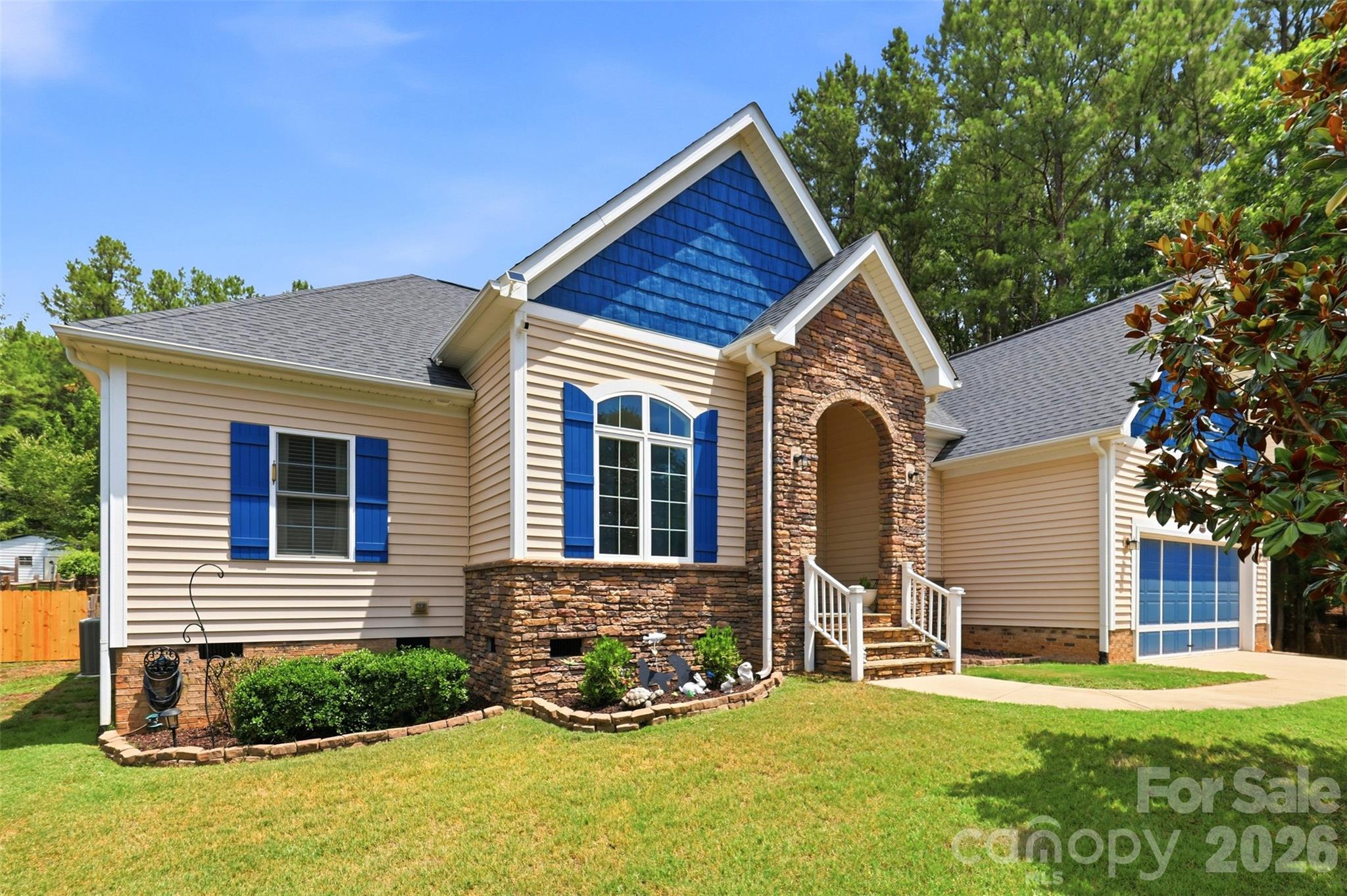 630 Kenway Loop Property Photo 4