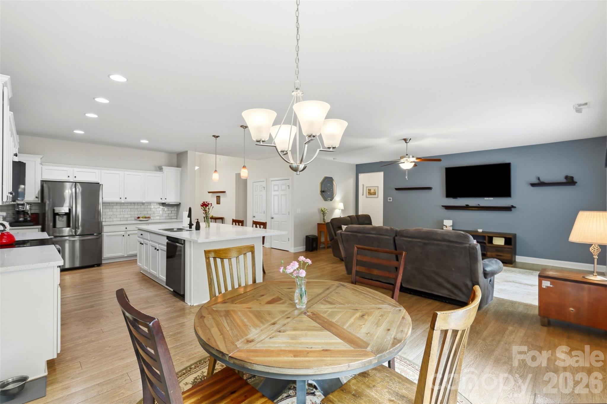 630 Kenway Loop Property Photo 8