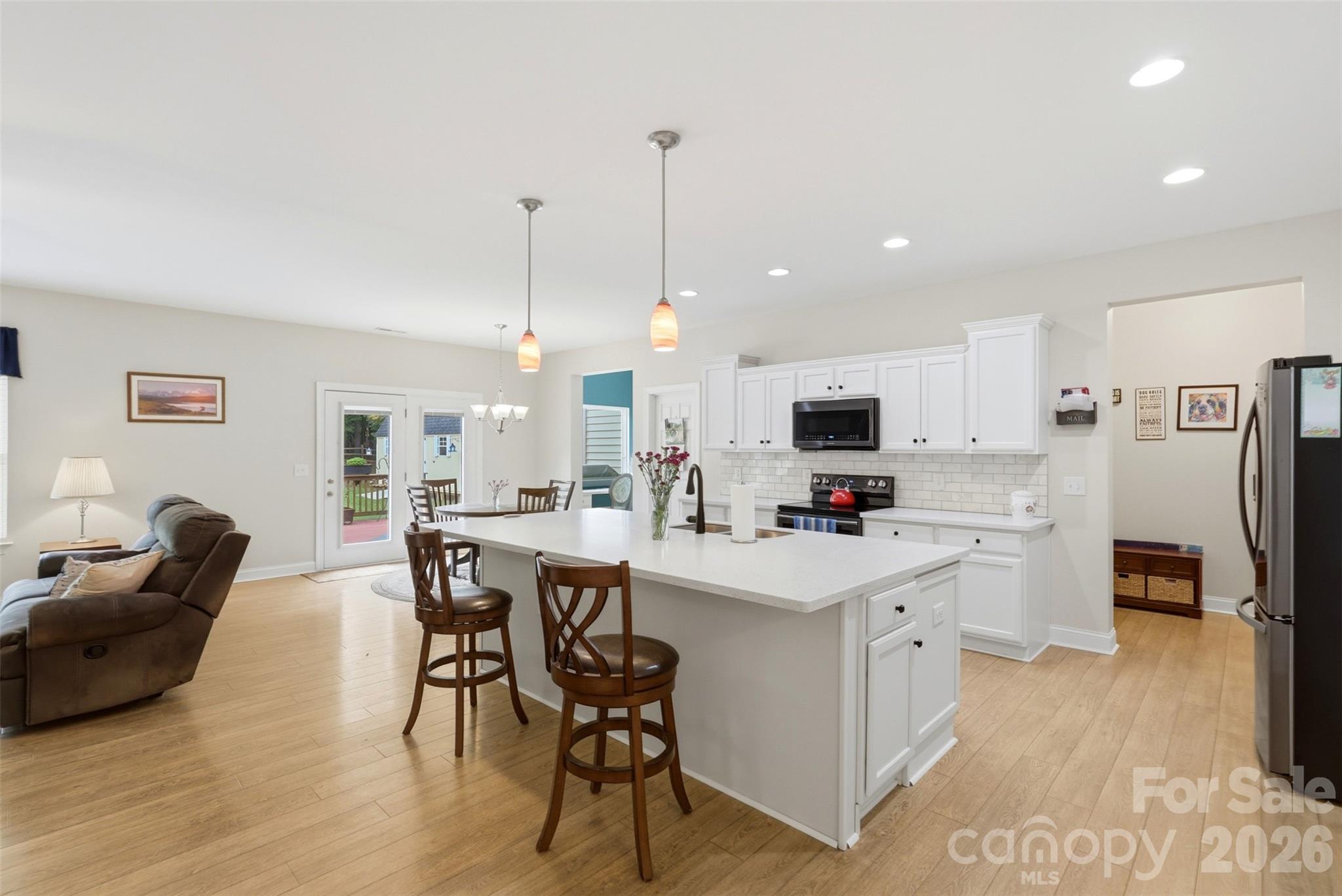 630 Kenway Loop Property Photo 11