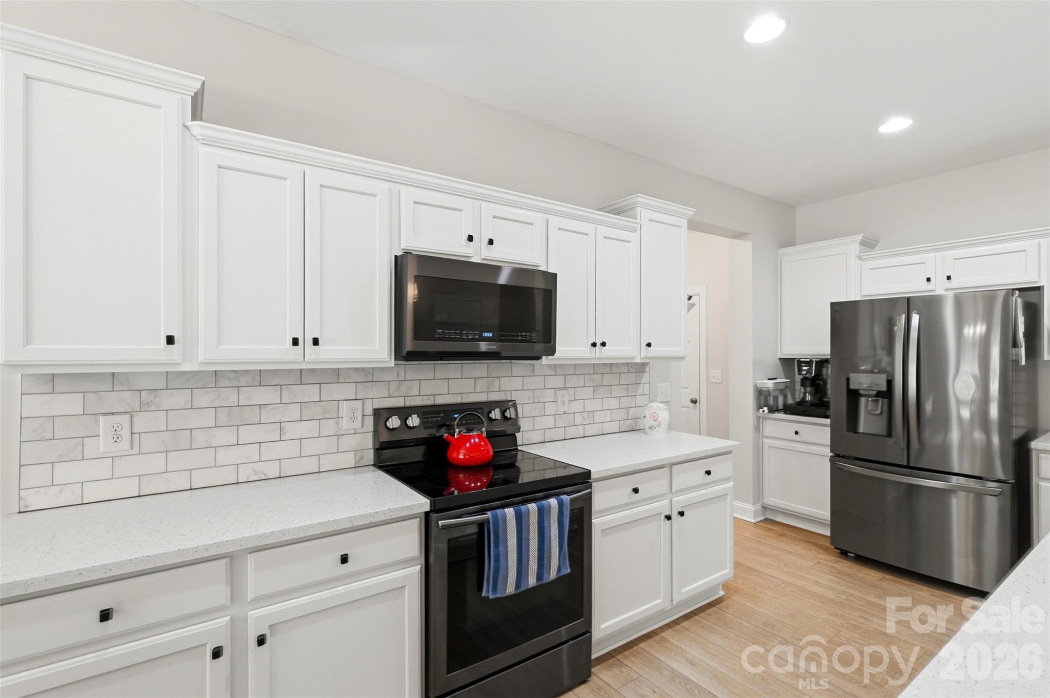 630 Kenway Loop Property Photo 14