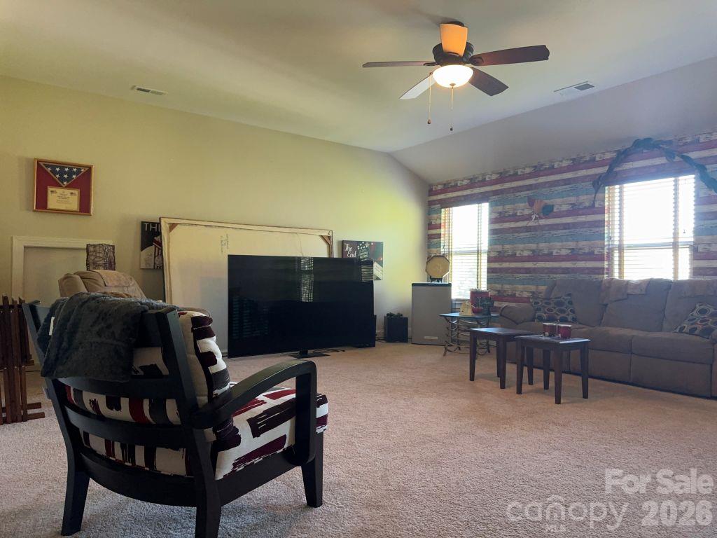 2001 Hampshire Court Property Photo 12