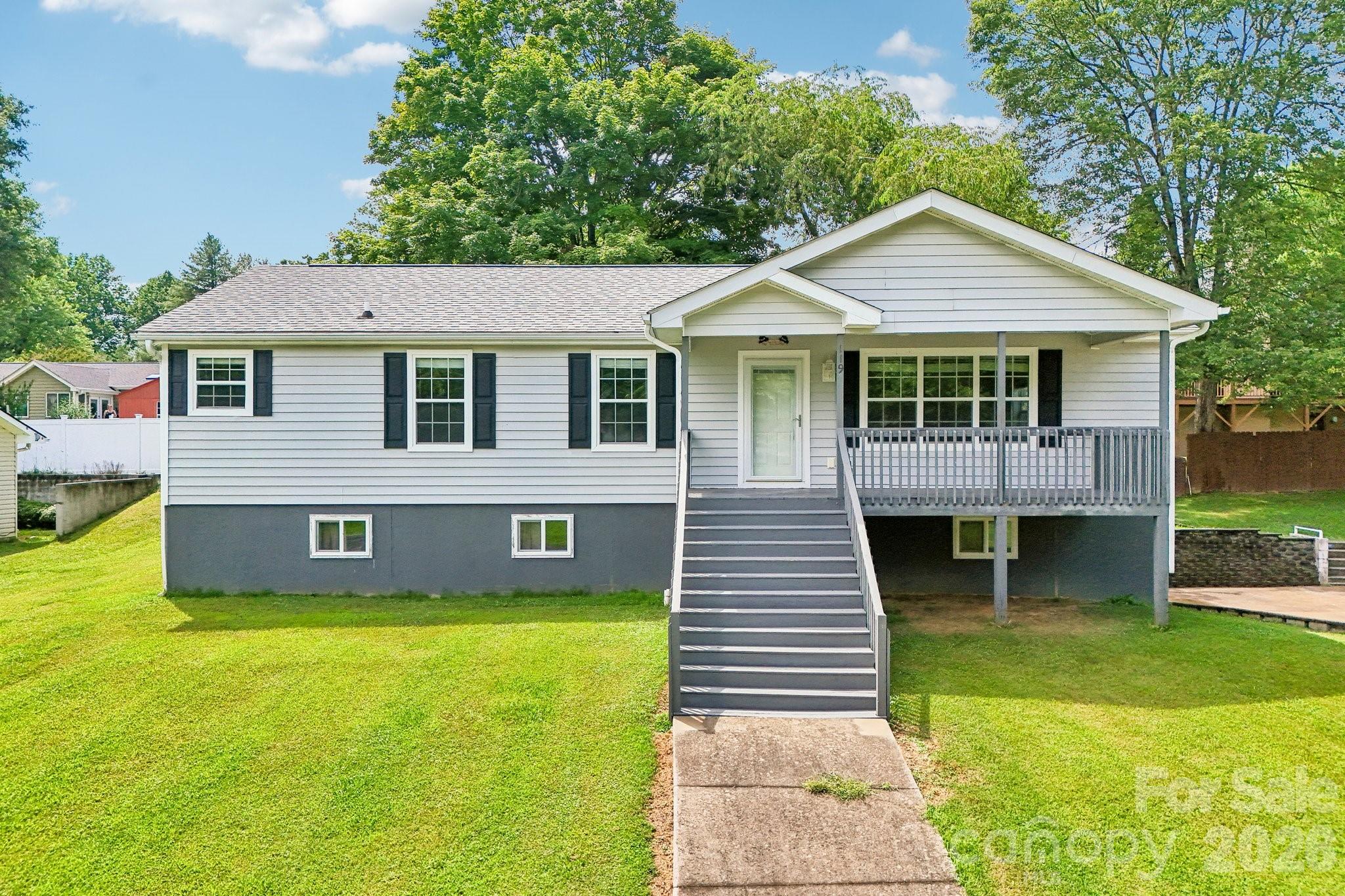 119 E Meadow Lane Property Photo 1