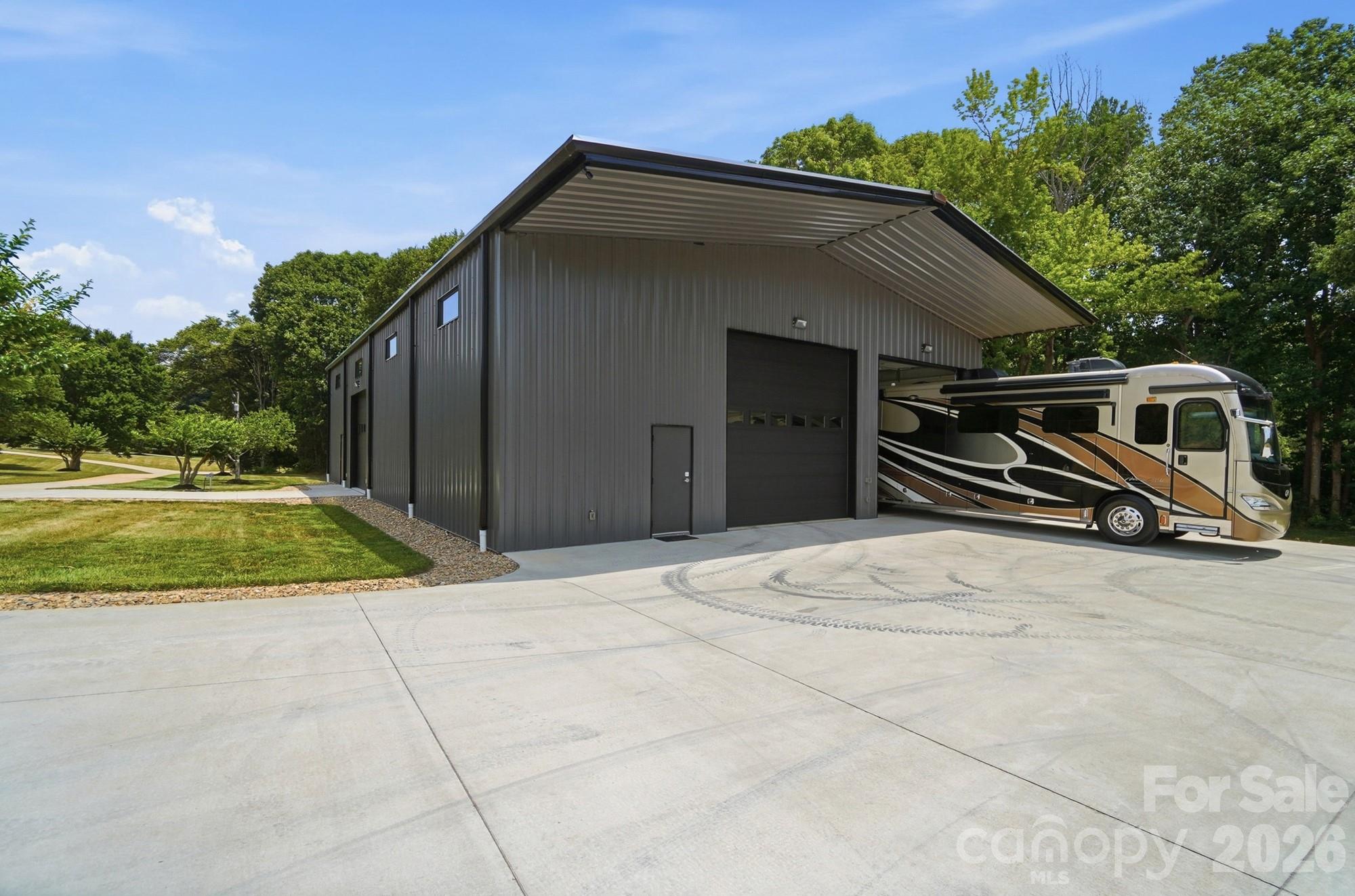 211 Winthrow Creek Road Property Photo 2
