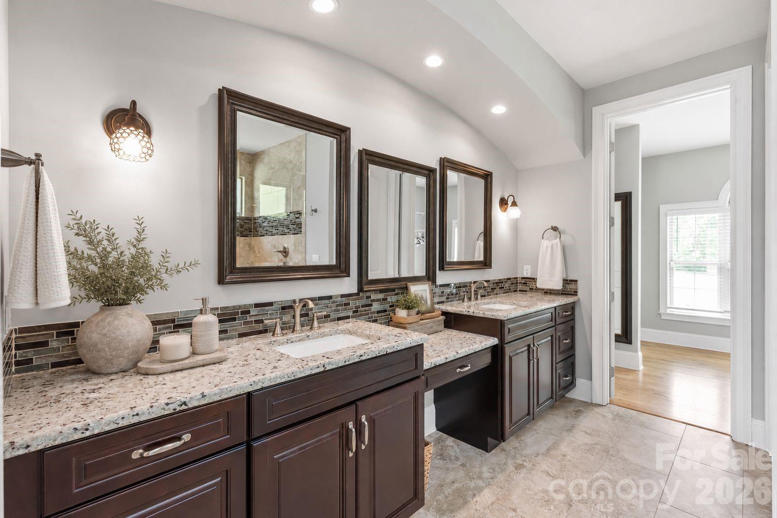 1808 Huntley Ridge Drive Property Photo 21