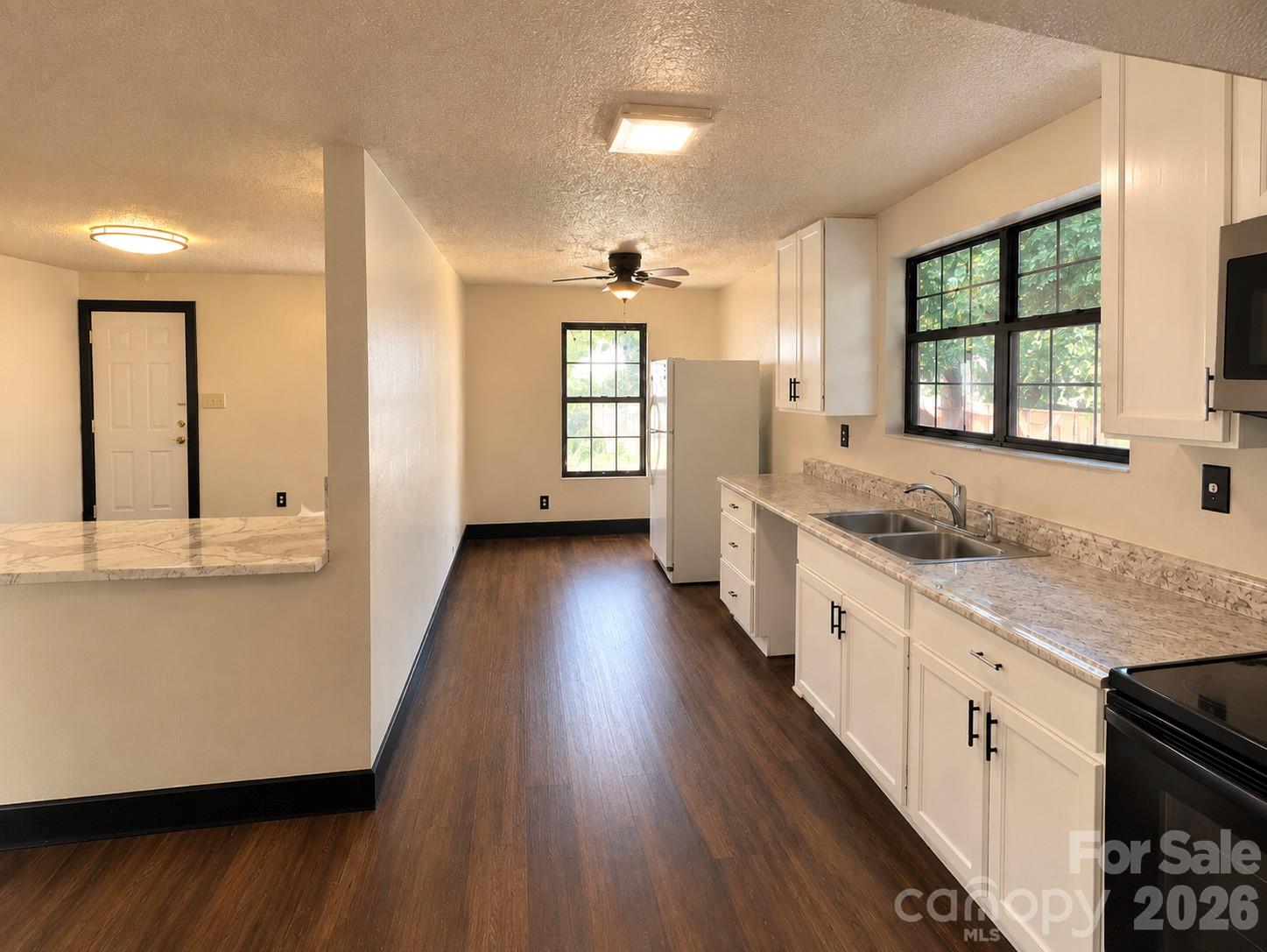 115 E Geroid Street Property Photo 2
