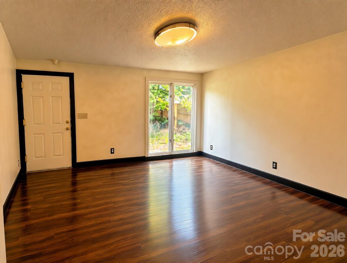 115 E Geroid Street Property Photo 3