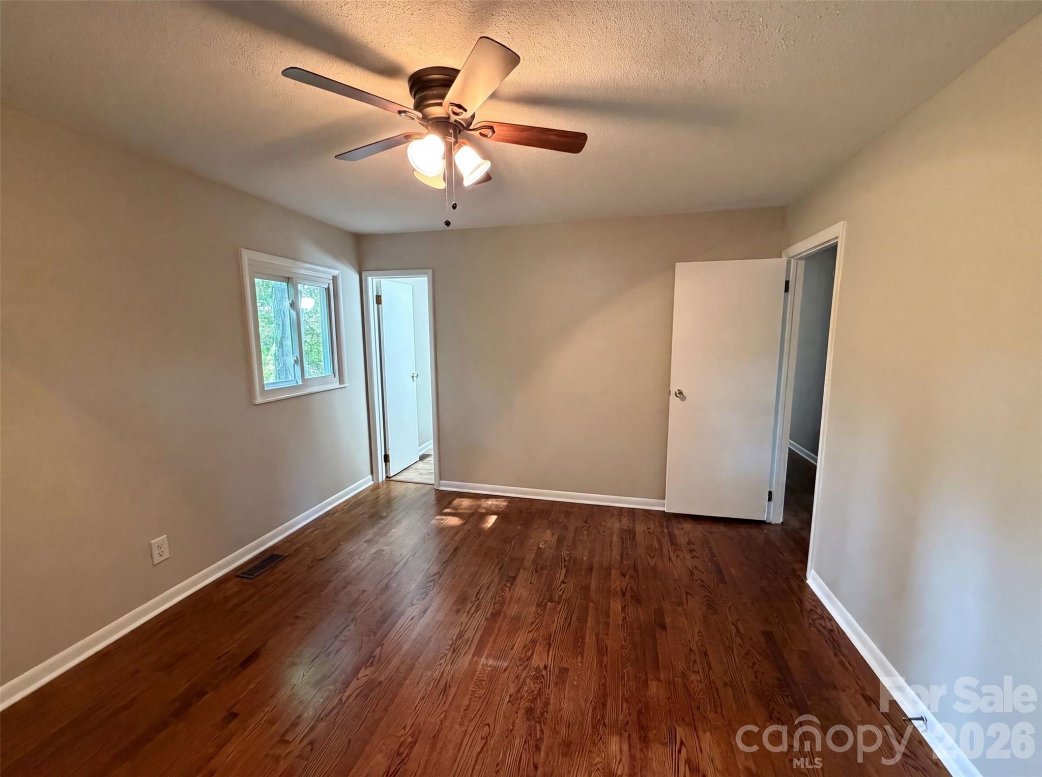 1716 Timberlane Street Property Photo 4