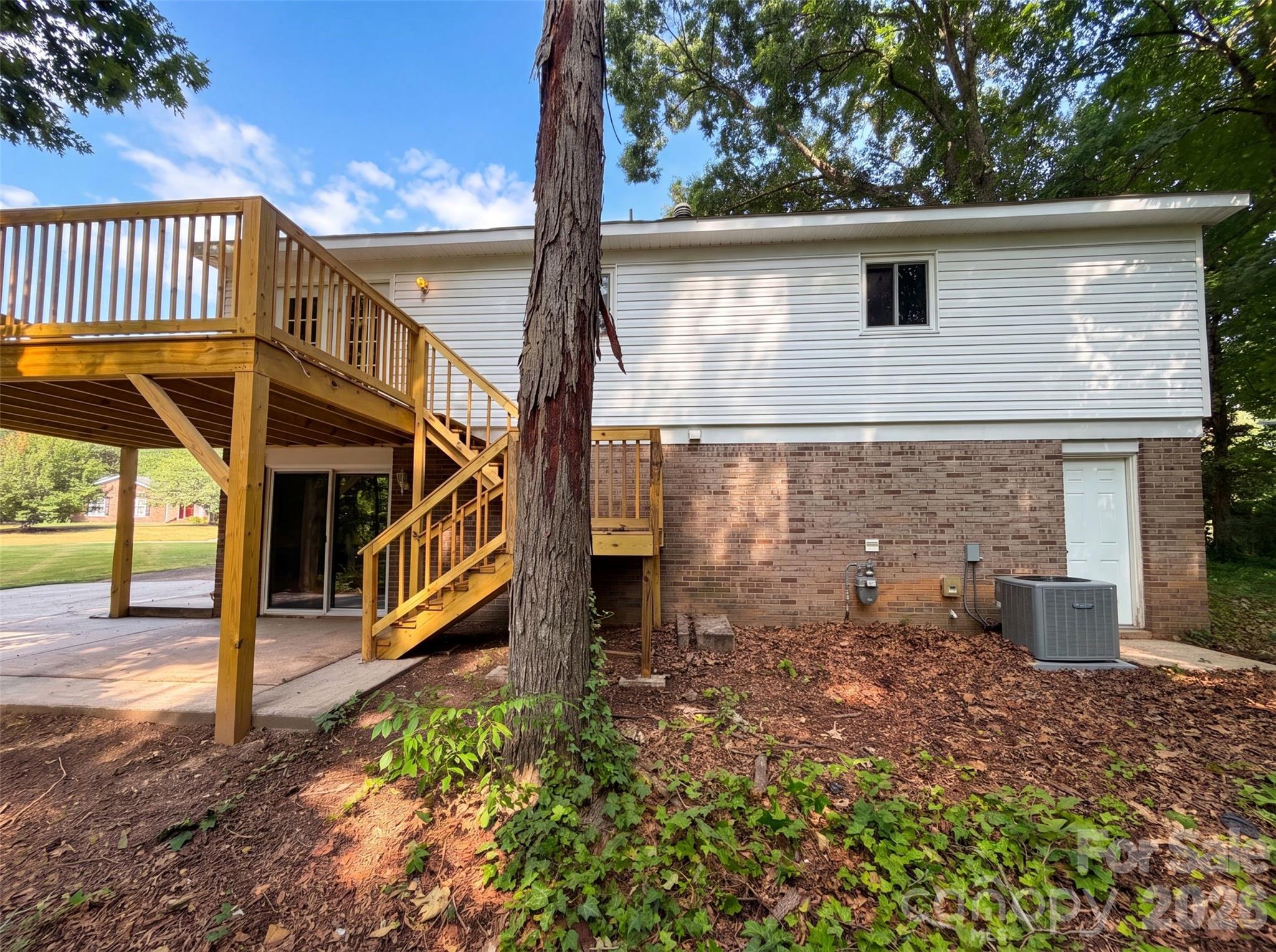 1716 Timberlane Street Property Photo 5