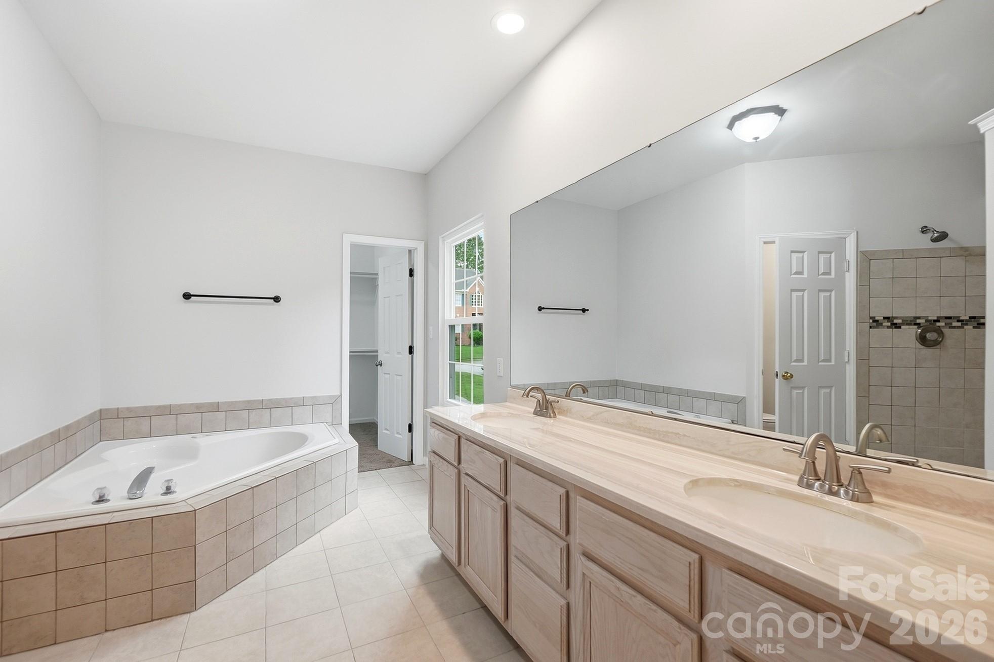 2628 Whitehall Court Property Photo 20