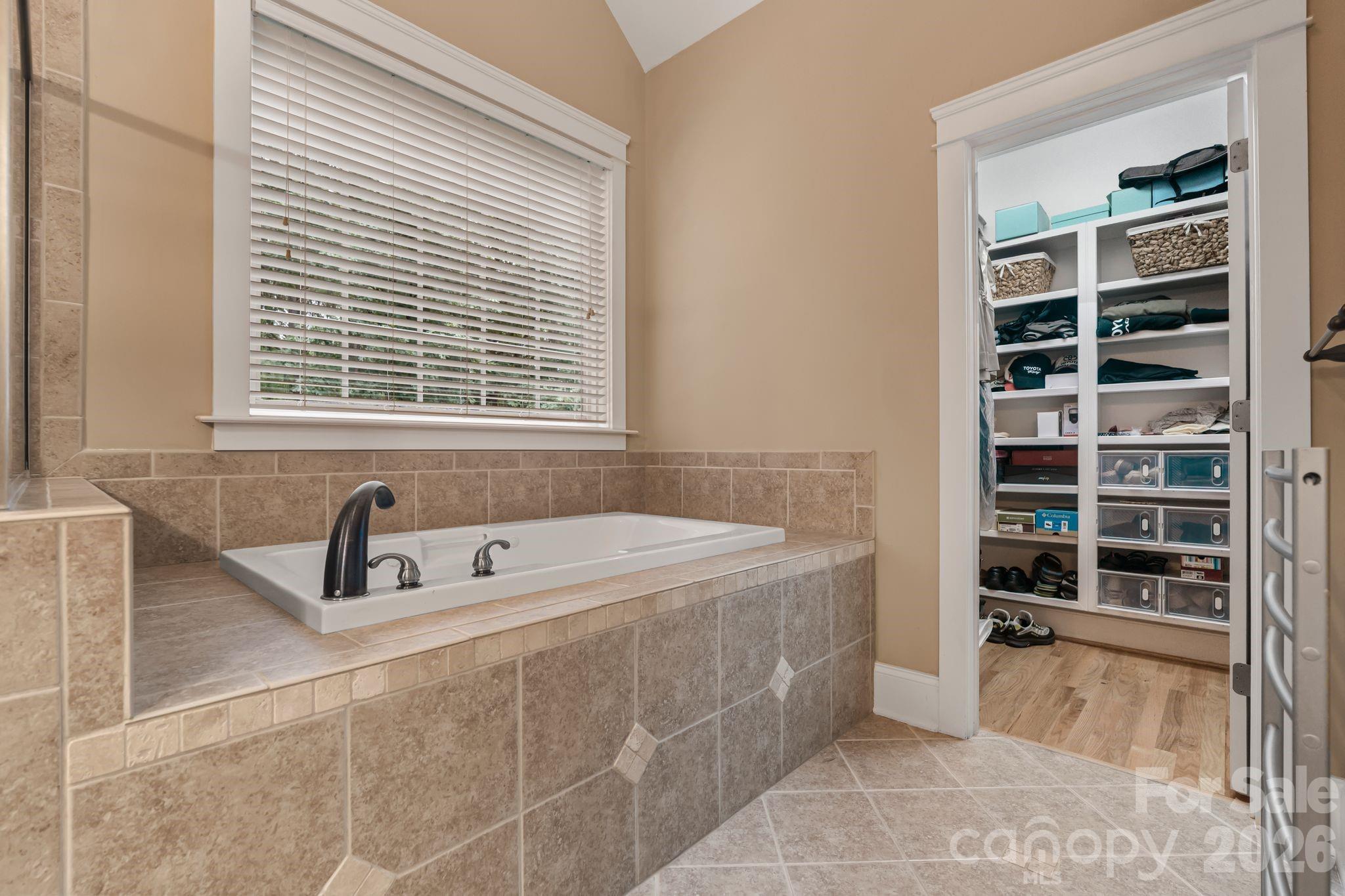 138 Fox Hunt Drive Property Photo 18