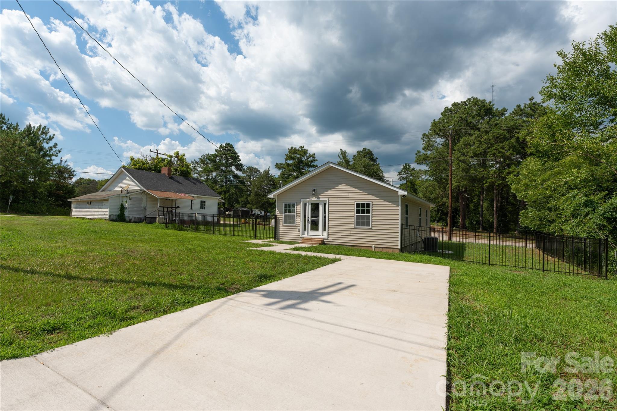 724 Webber Avenue Property Photo 1