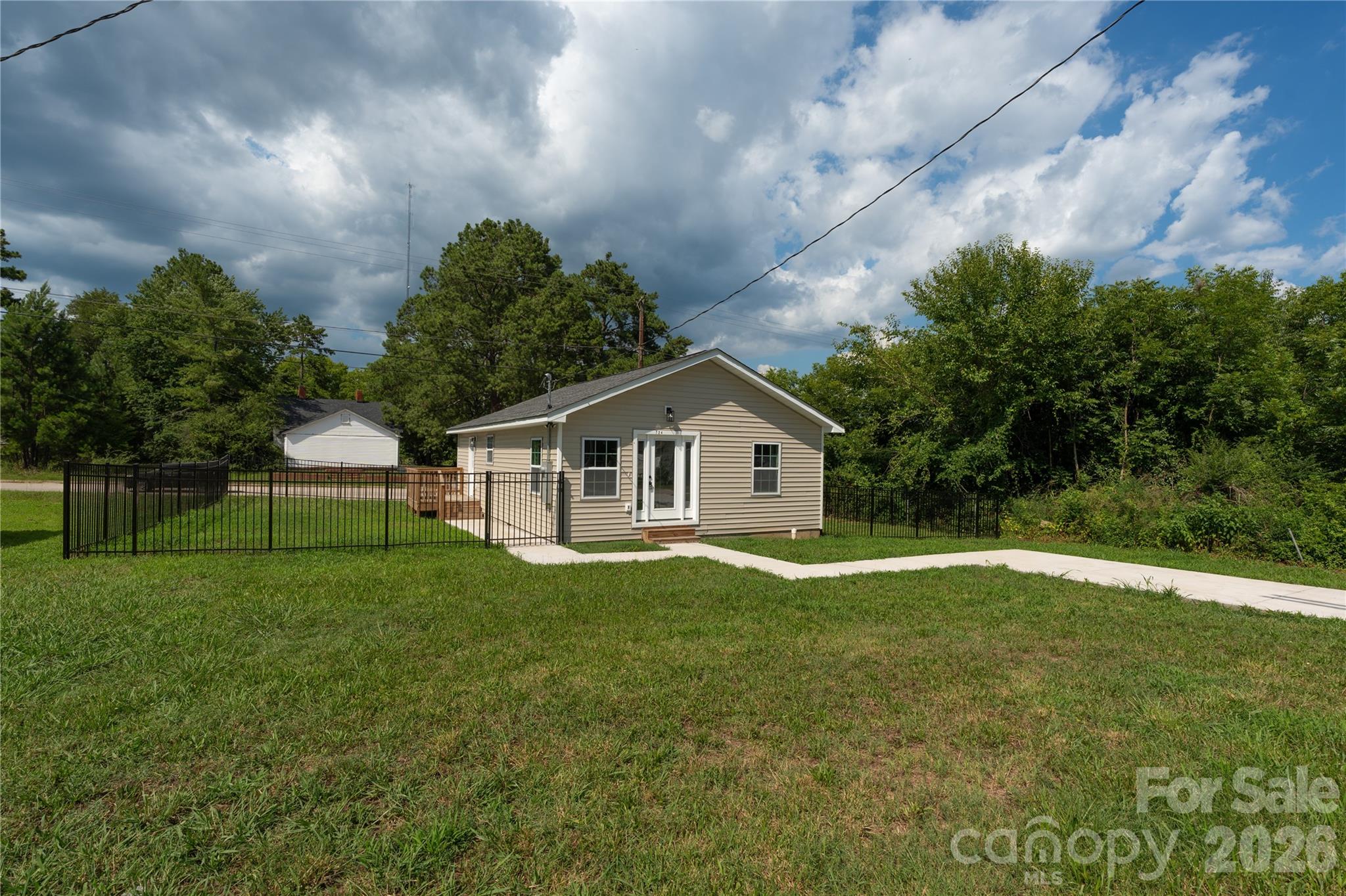 724 Webber Avenue Property Photo 2