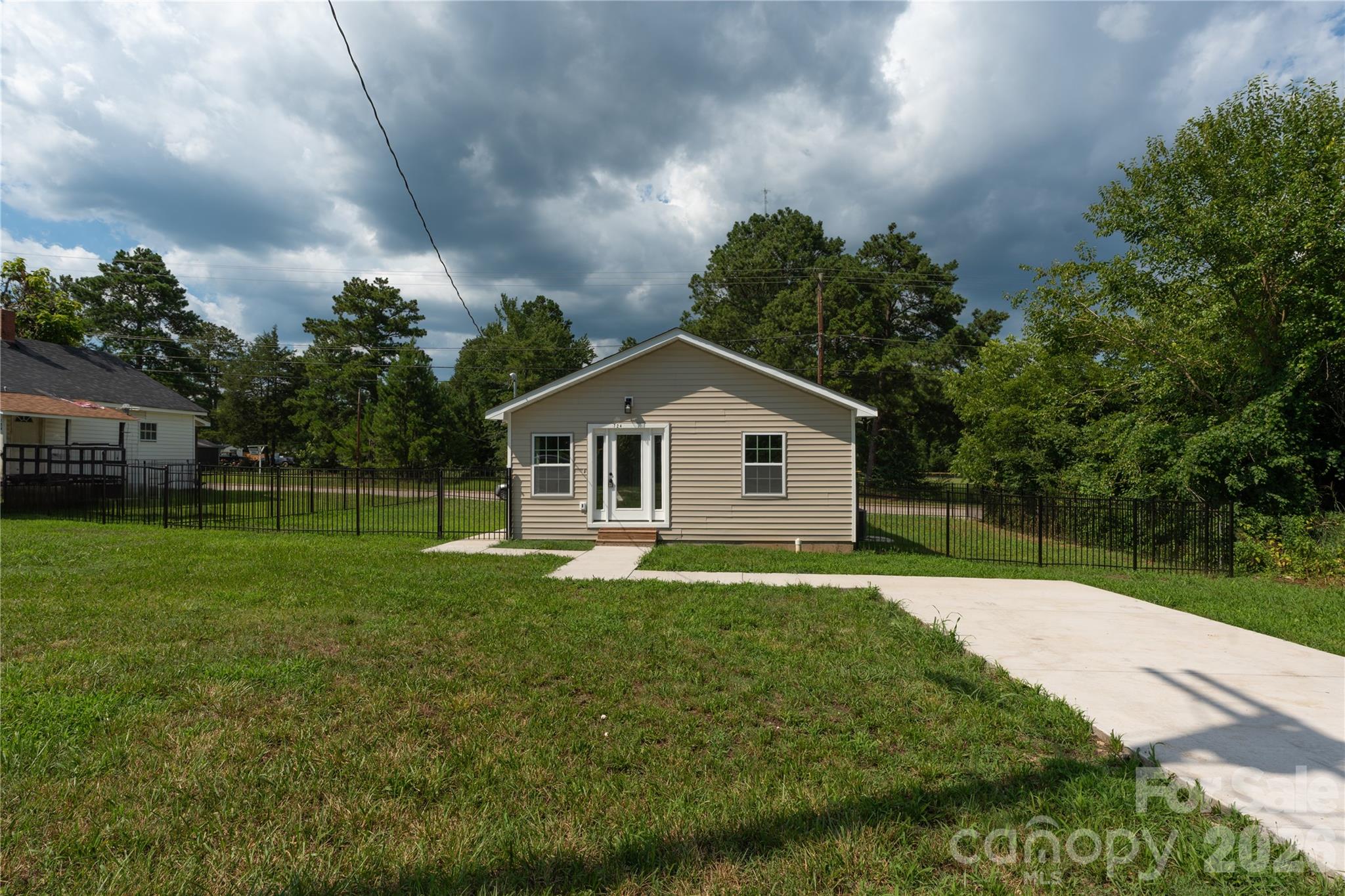 724 Webber Avenue Property Photo 3