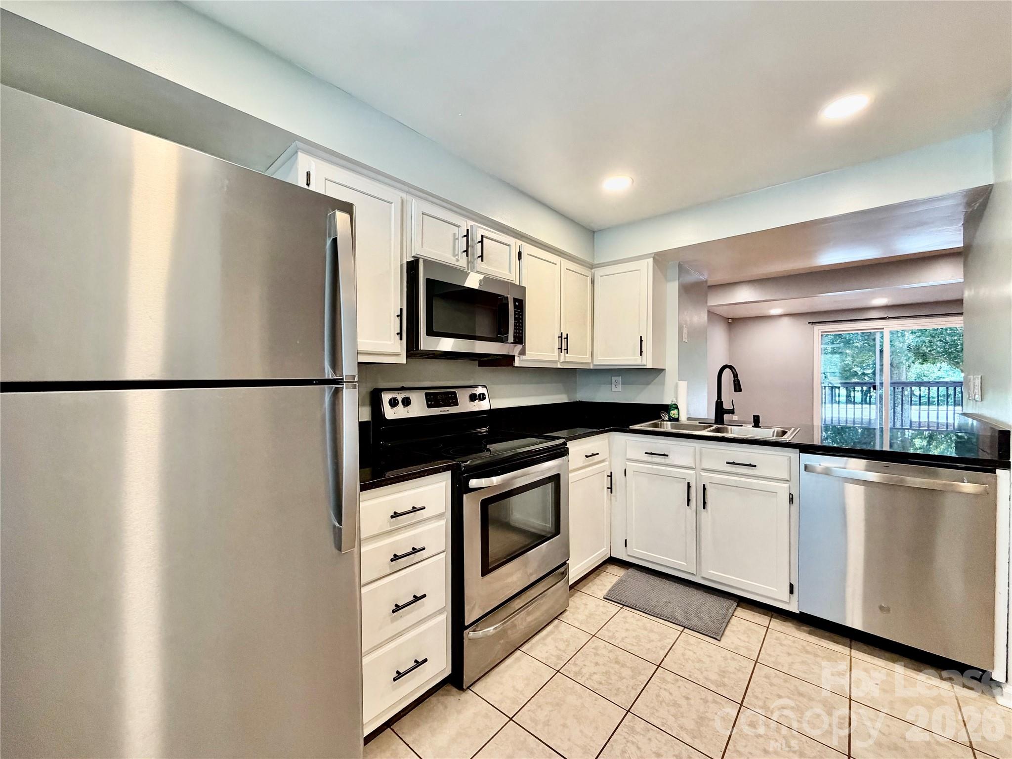 9604 Vinca Circle E Property Photo 5