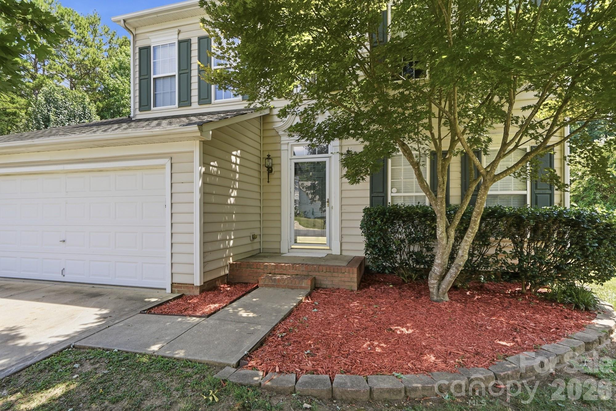 1010 Hamstead Court Property Photo 3