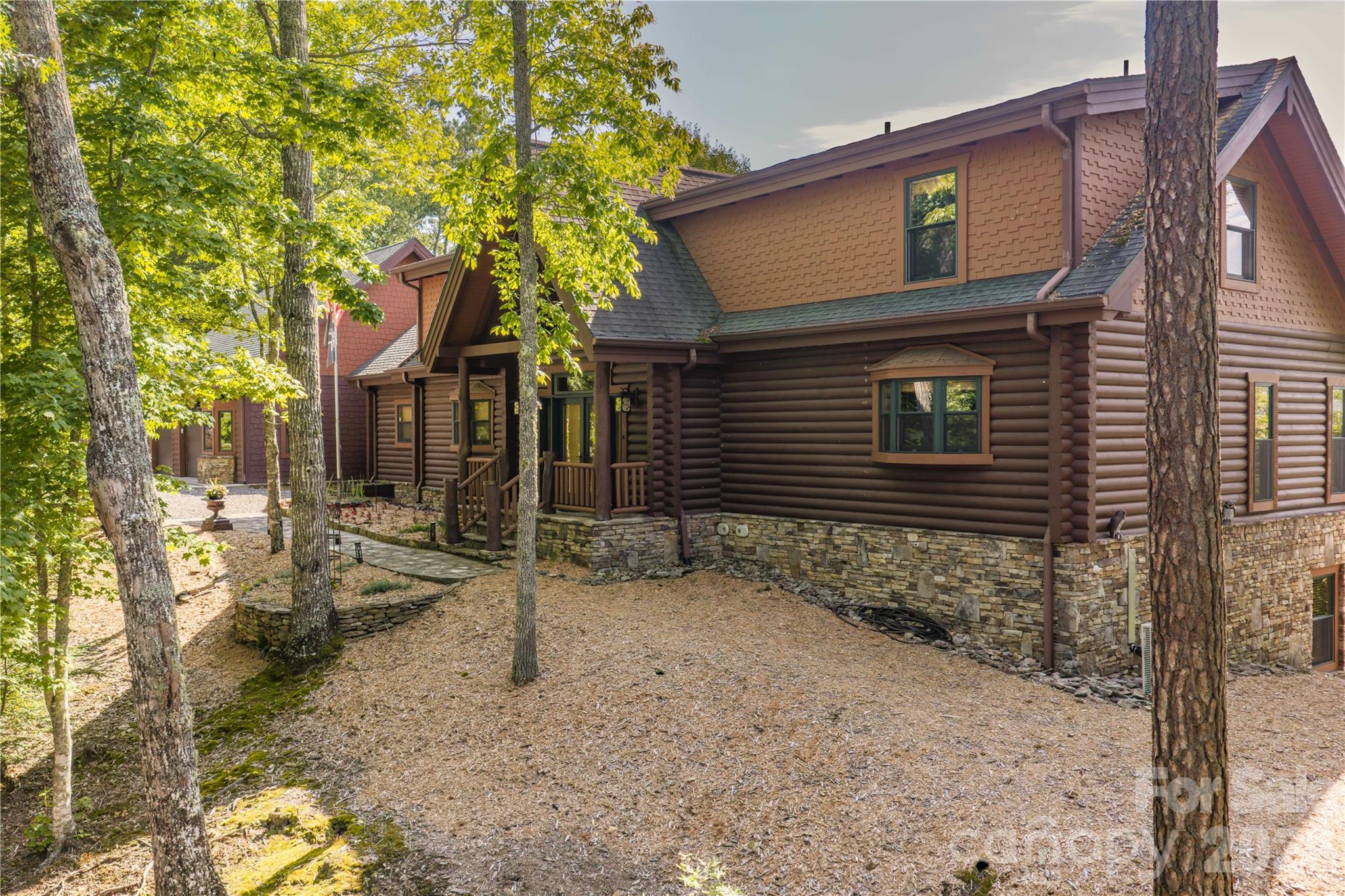 925 Appalachian Way Property Photo 3