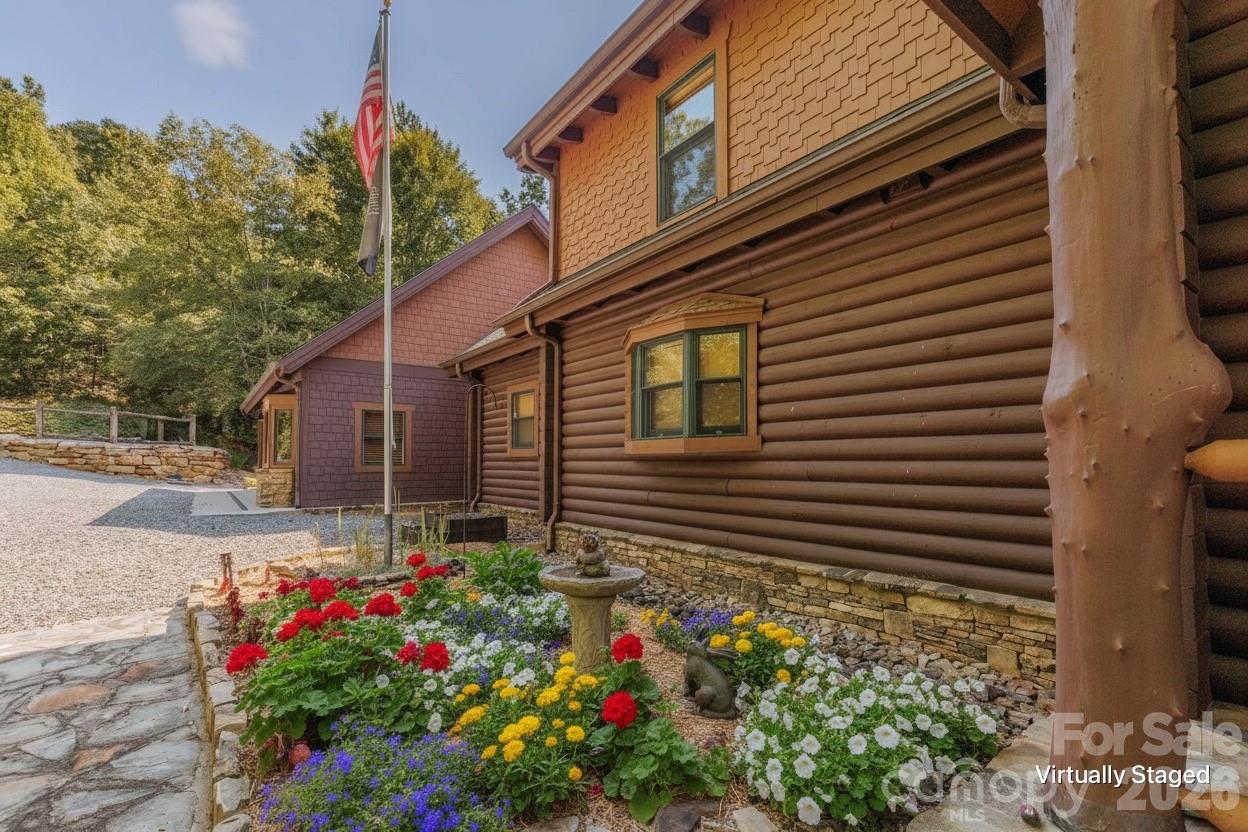 925 Appalachian Way Property Photo 3