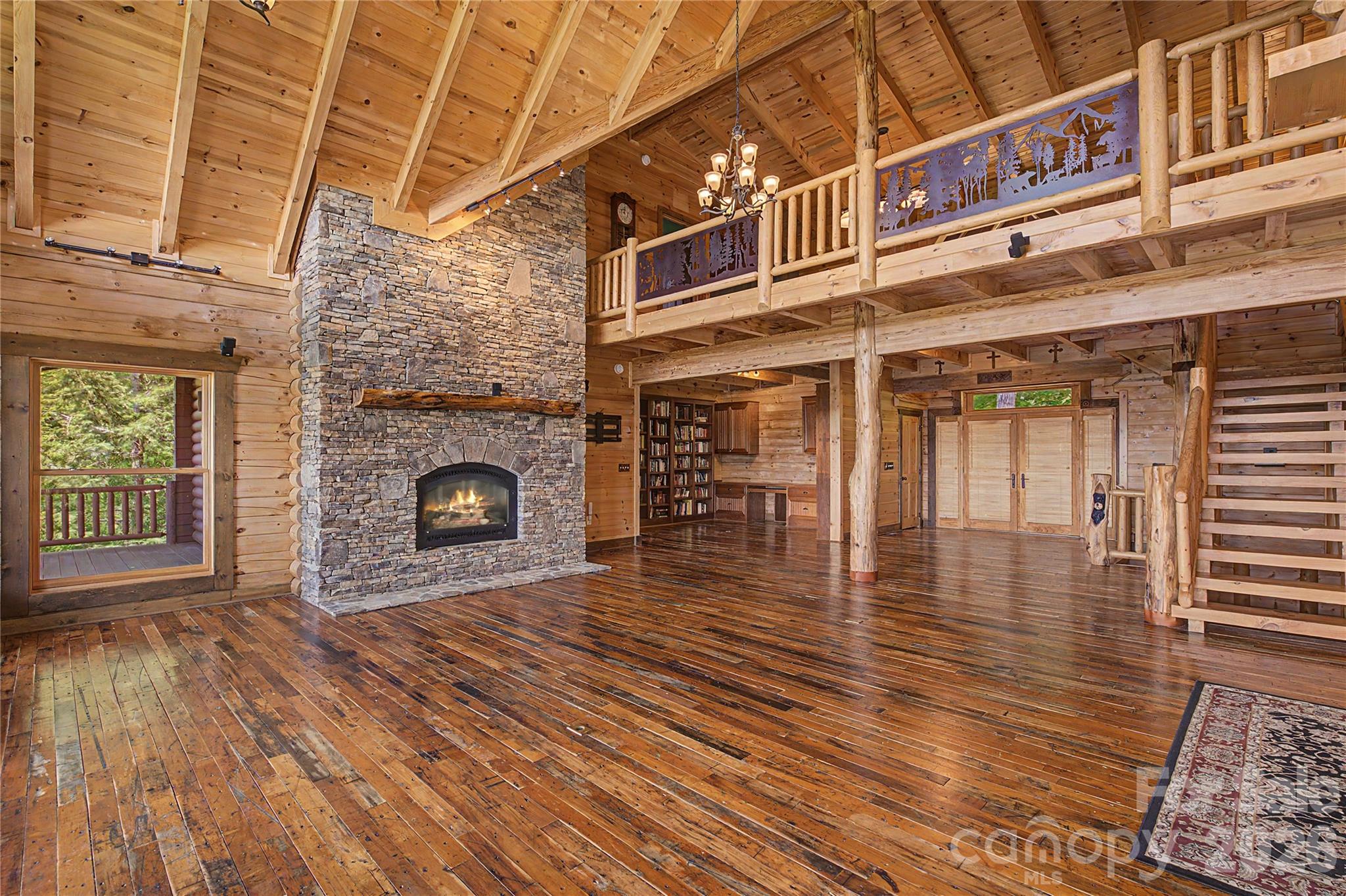 925 Appalachian Way Property Photo 8